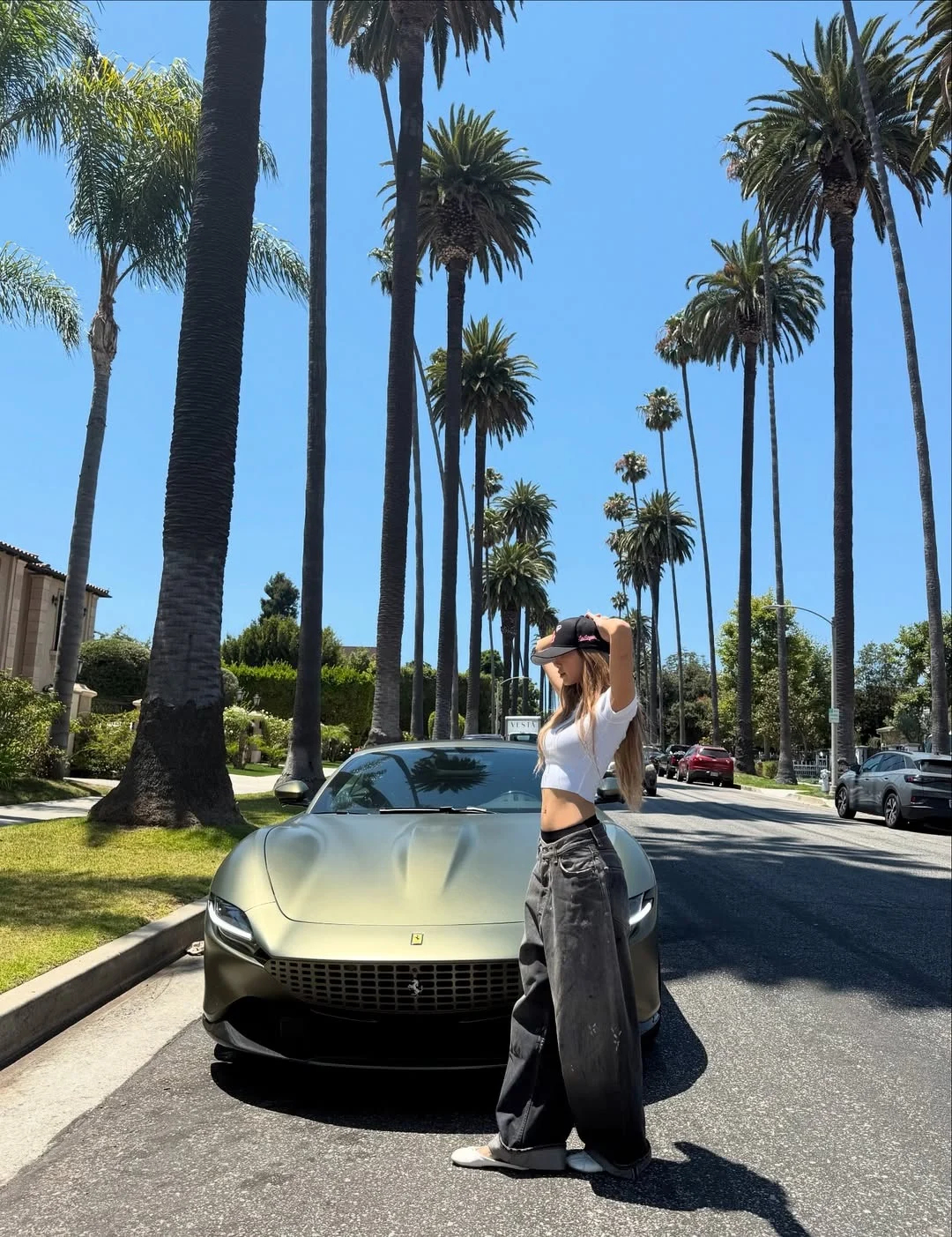 Lisa thường xuyên khoe bộ sưu tập siêu xe của mình