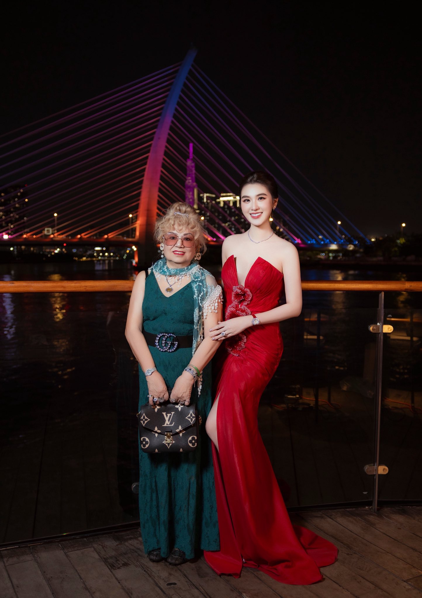 Ngọc Loan và mẹ bác sĩ Chiêm Quốc Thái rất gắn bó