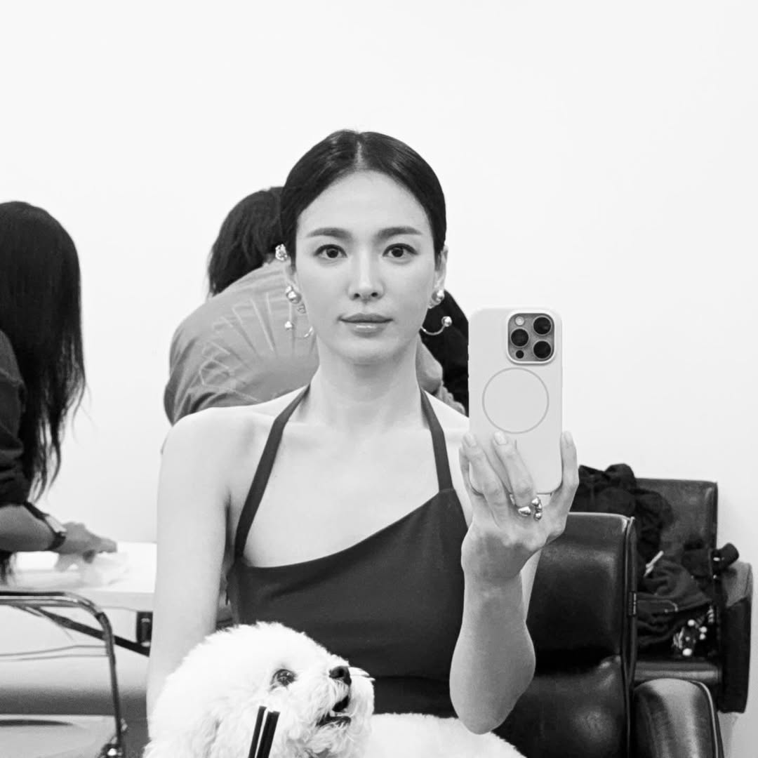 Nước ảnh đen trắng cũng không dìm nổi nhan sắc thách thức thời gian của Song Hye Kyo. Ảnh: IGNV