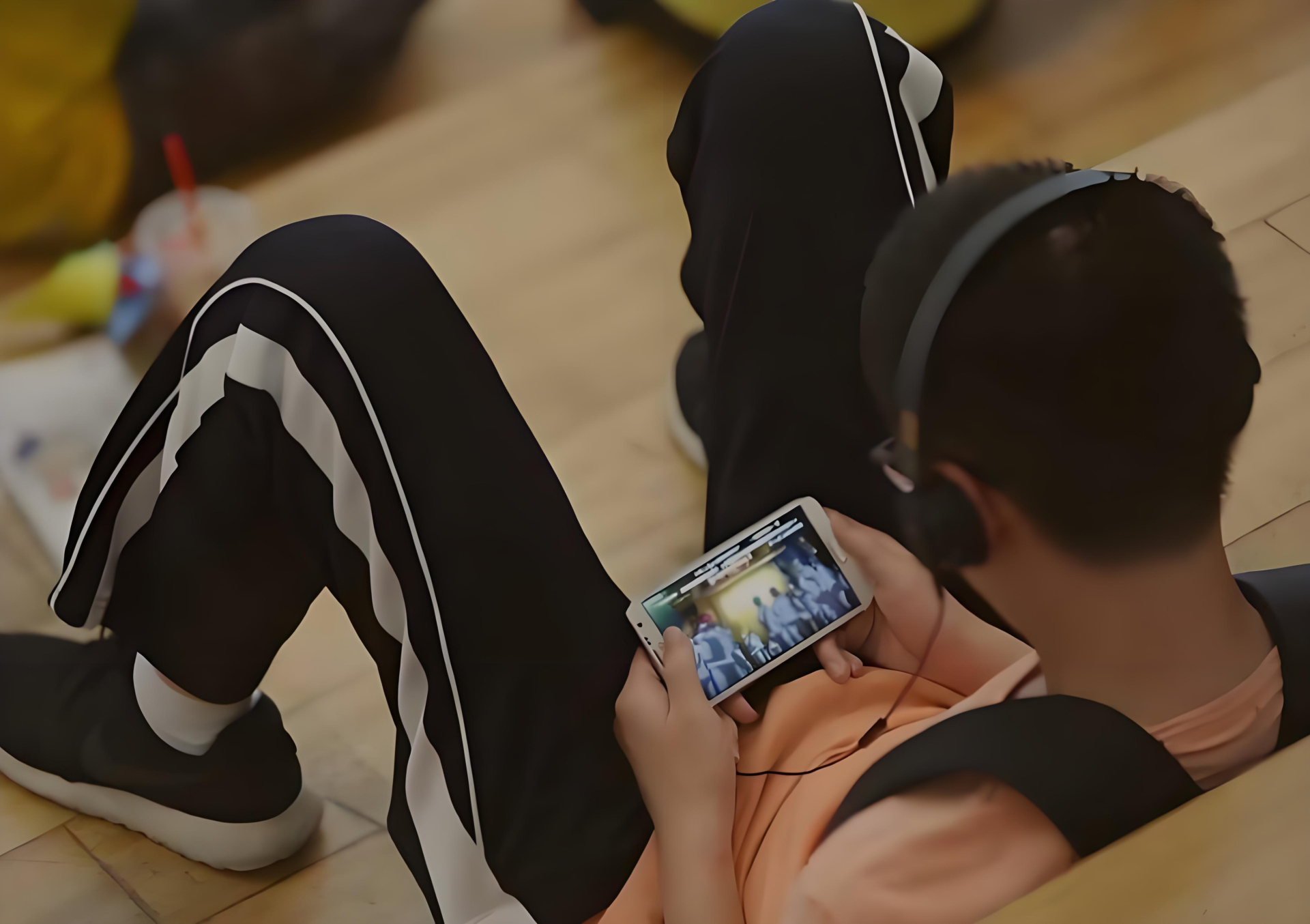 Trong lúc chơi game, cậu bé đã vô tình nạp vào đó cả trăm triệu