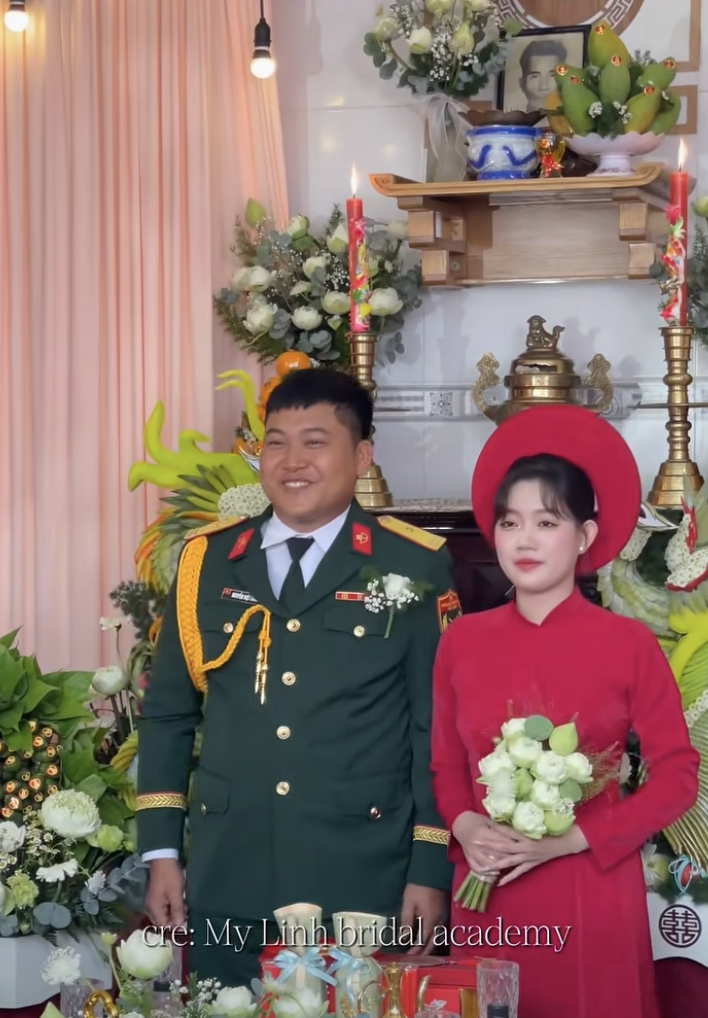 Mũi trưởng Long và vợ Quỳnh Như trong lễ ăn hỏi