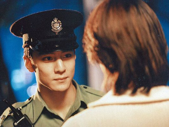 Hình ảnh nam diễn viên này khoác lên mình quân phục trở thành thước phim kinh điển trên màn ảnh xứ Hương Cảng. Ảnh: HK01.