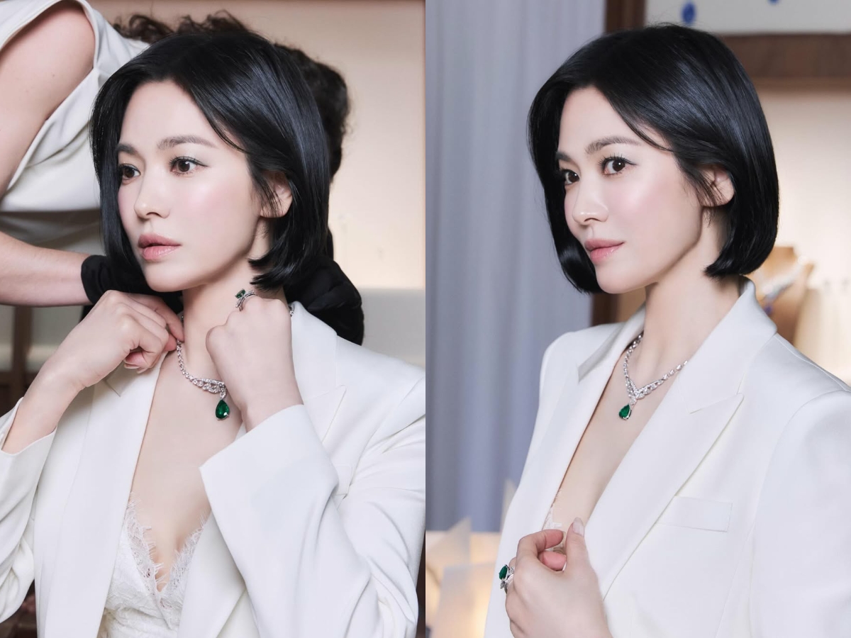 Trong hậu trường của sự kiện Chaumet, Song Hye Kyo trở về với mái tóc ngắn quen thuộc. Nữ diễn viên toát lên phong thái thanh lịch khi diện lên mình chiếc váy xuyên thấu trắng tinh khôi kết hợp thêm áo khoác sang trọng. Ảnh: IGNV
