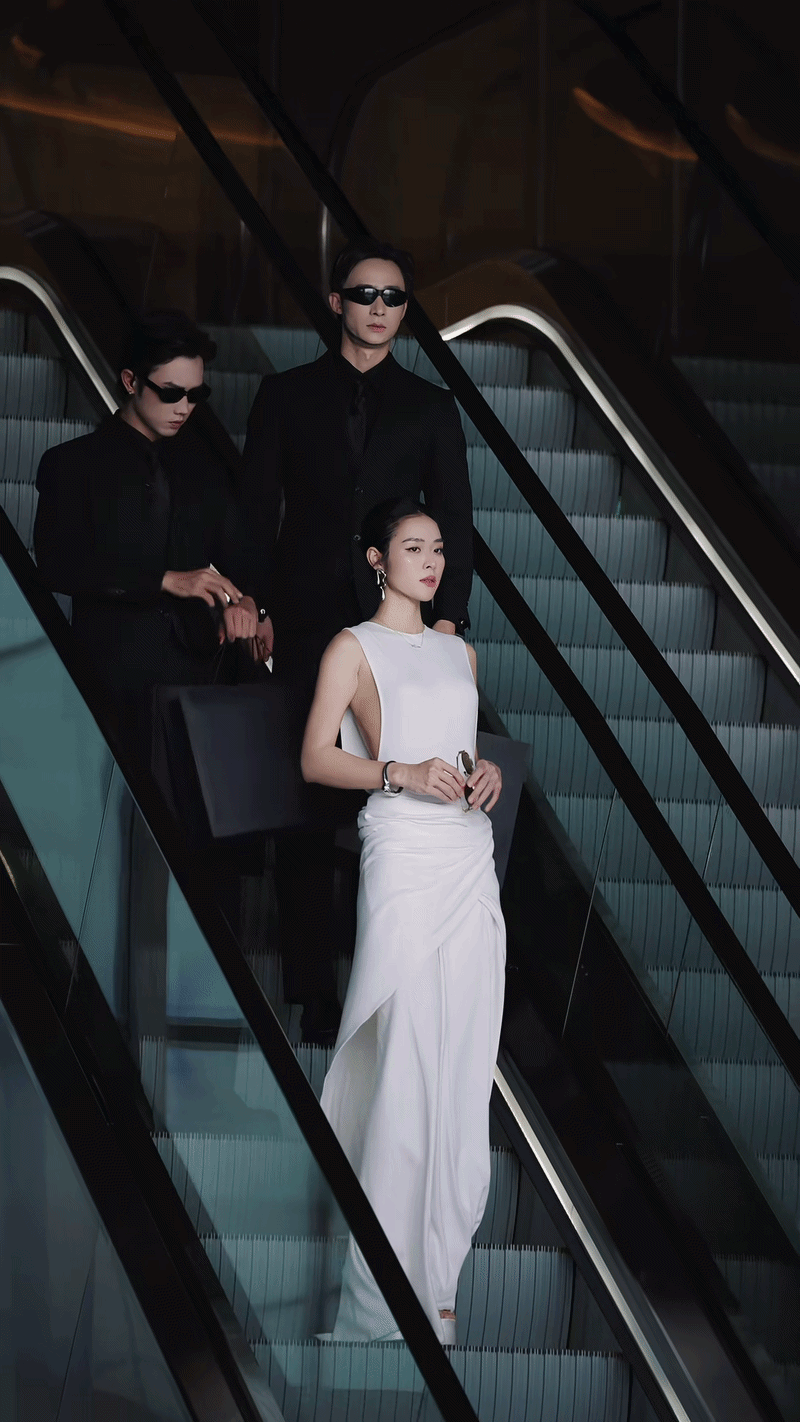 Những khung ảnh Diệp Bảo Ngọc xuống phố vô cùng điện ảnh