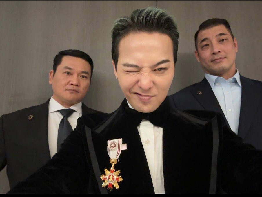 G-DRAGON và 2 vệ sĩ thân cận