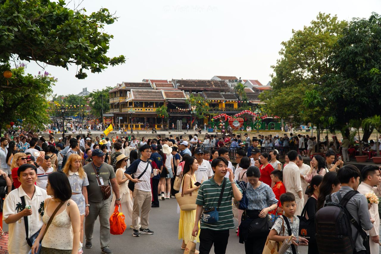 Mặc phố cổ Hội An tấp nập, nữ du khách “trốn đông” ở nơi cách 3km, chỉ mất vài phút di chuyển