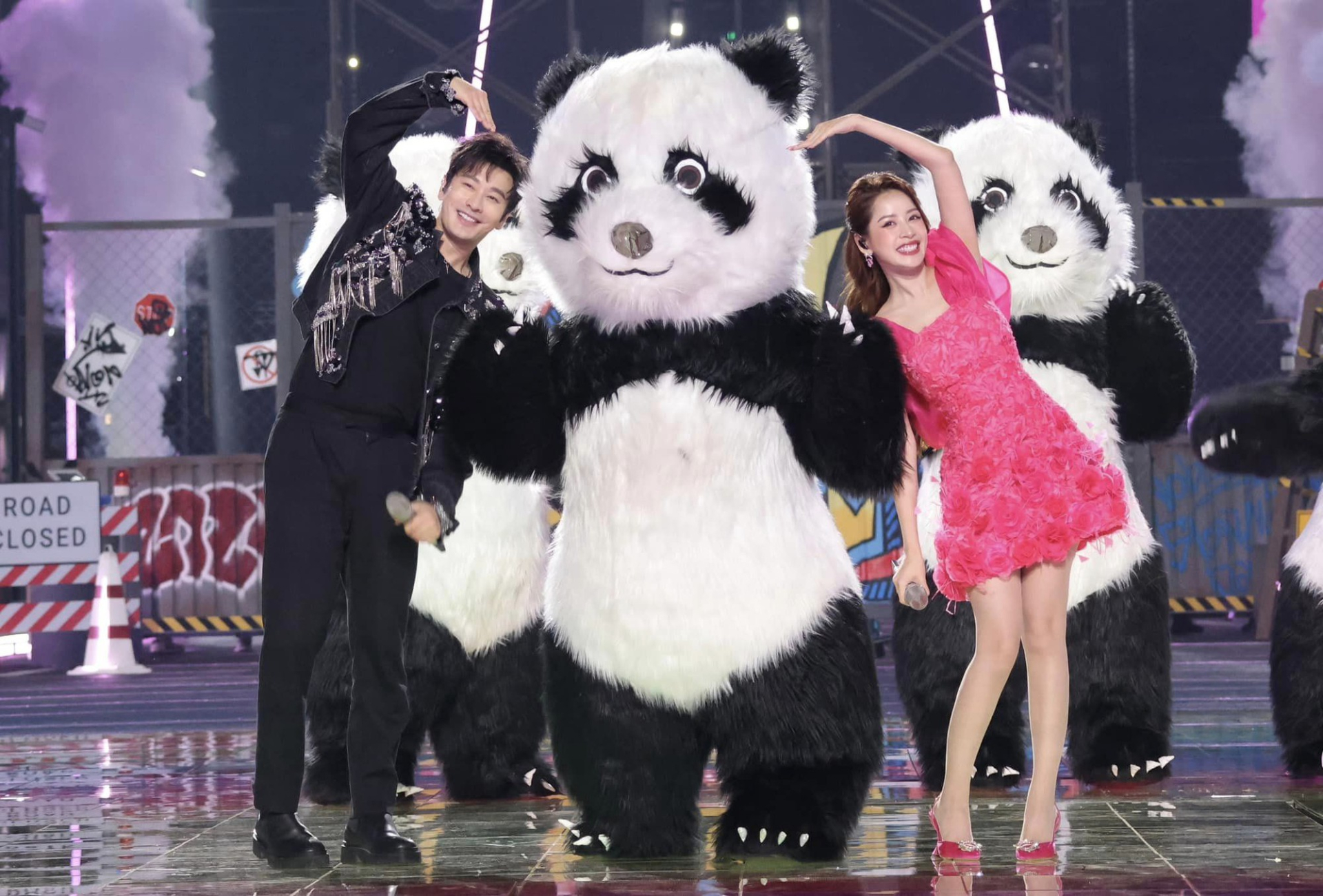 Chi Pu còn từng song ca với Huỳnh Hiểu Minh trên sóng show năm mới Trung Quốc