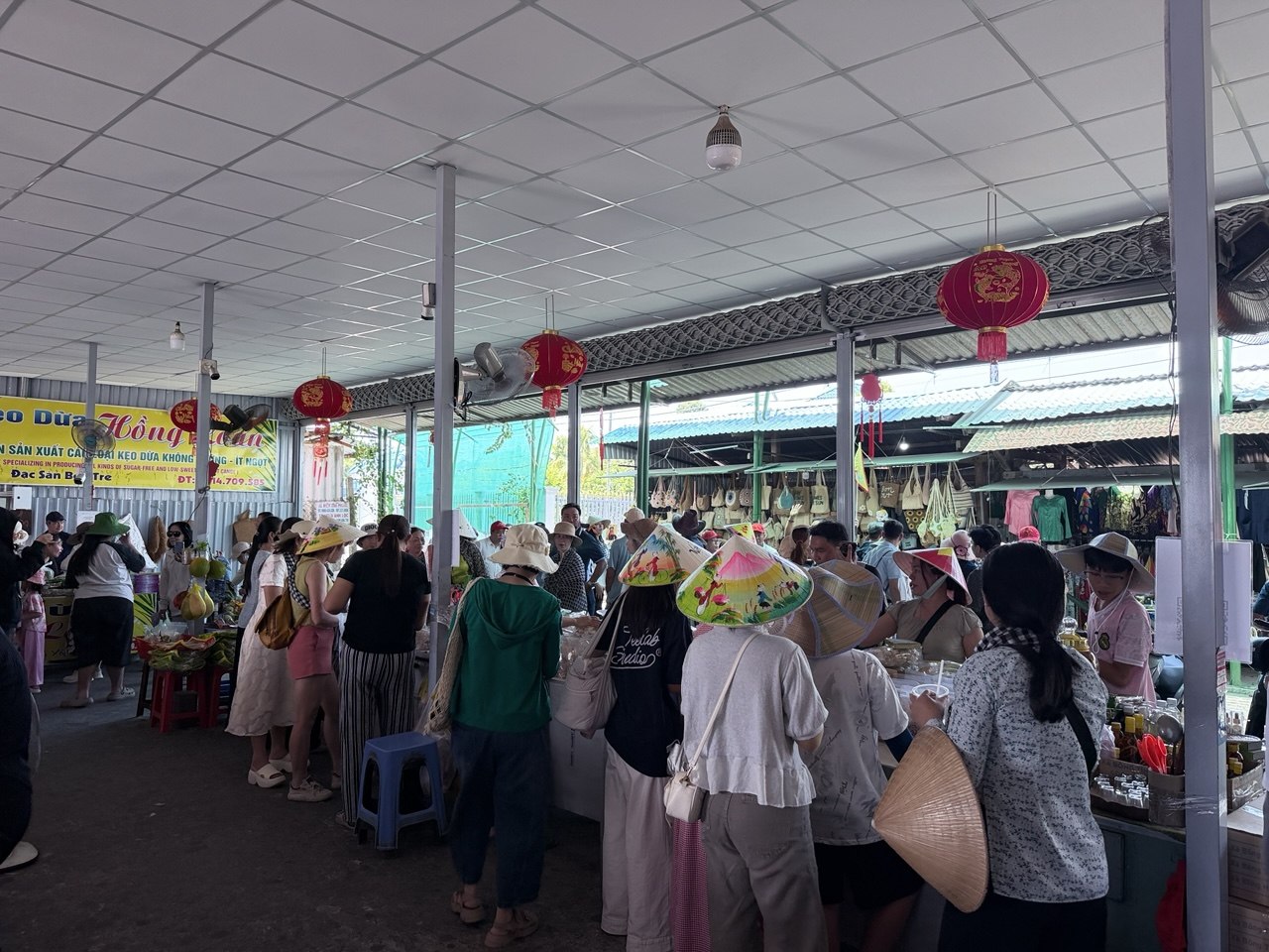 Tour miền Tây đắt khách dịp 30/4-1/5: Hàng trăm du thuyền tại Mỹ Tho- Vĩnh Long hoạt động hết công suất