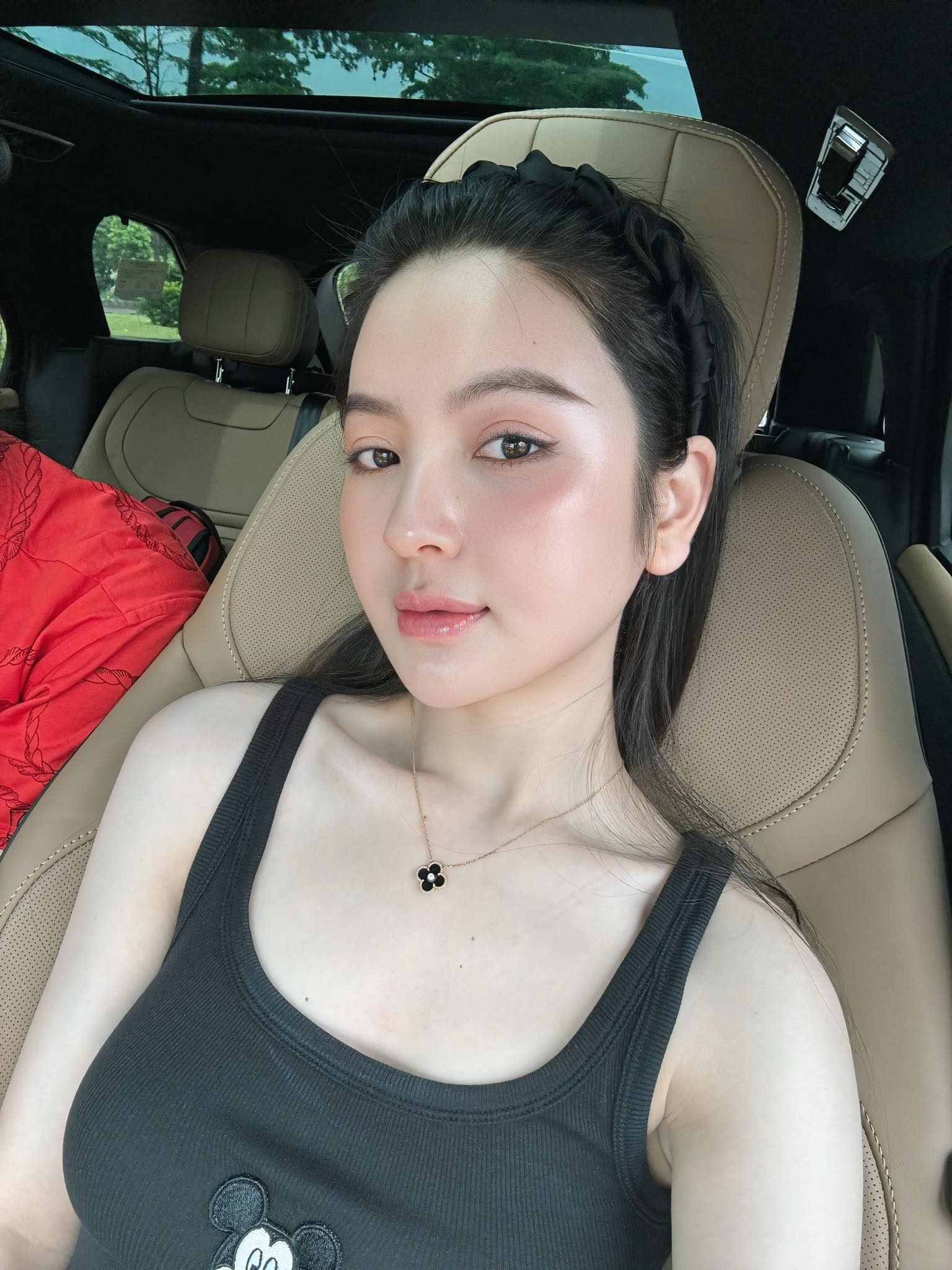 Vợ Quang Hải là một trong số ít những nàng WAG chăm chỉ đăng ảnh, clip đời thường lên MXH