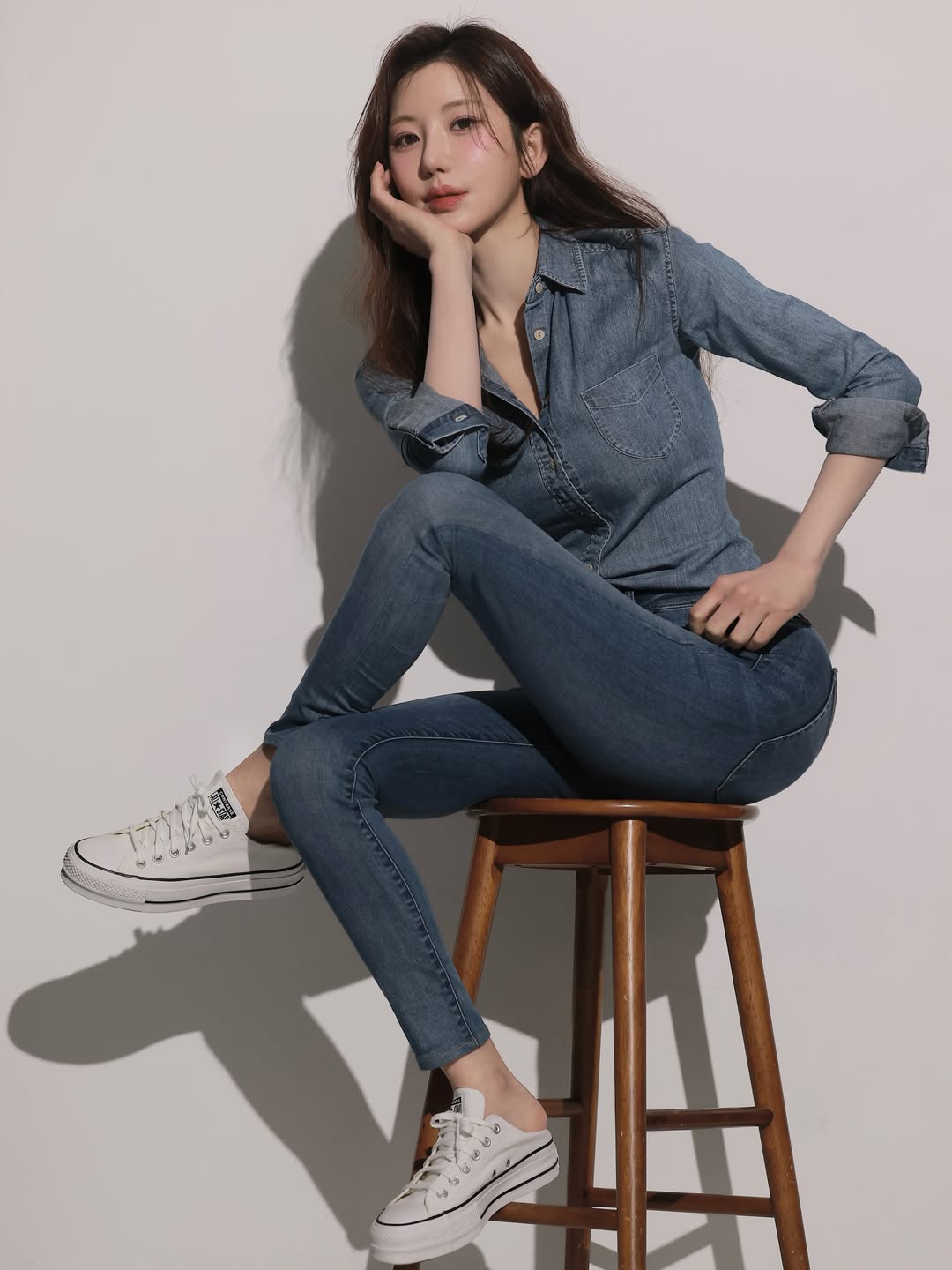 Ở tuổi 38, cô vẫn giữ được ngoại hình trẻ trung, thần thái rạng rỡ, vóc dáng thon thả, đường cong hình chữ S quyến rũ. Ảnh: Instagram.