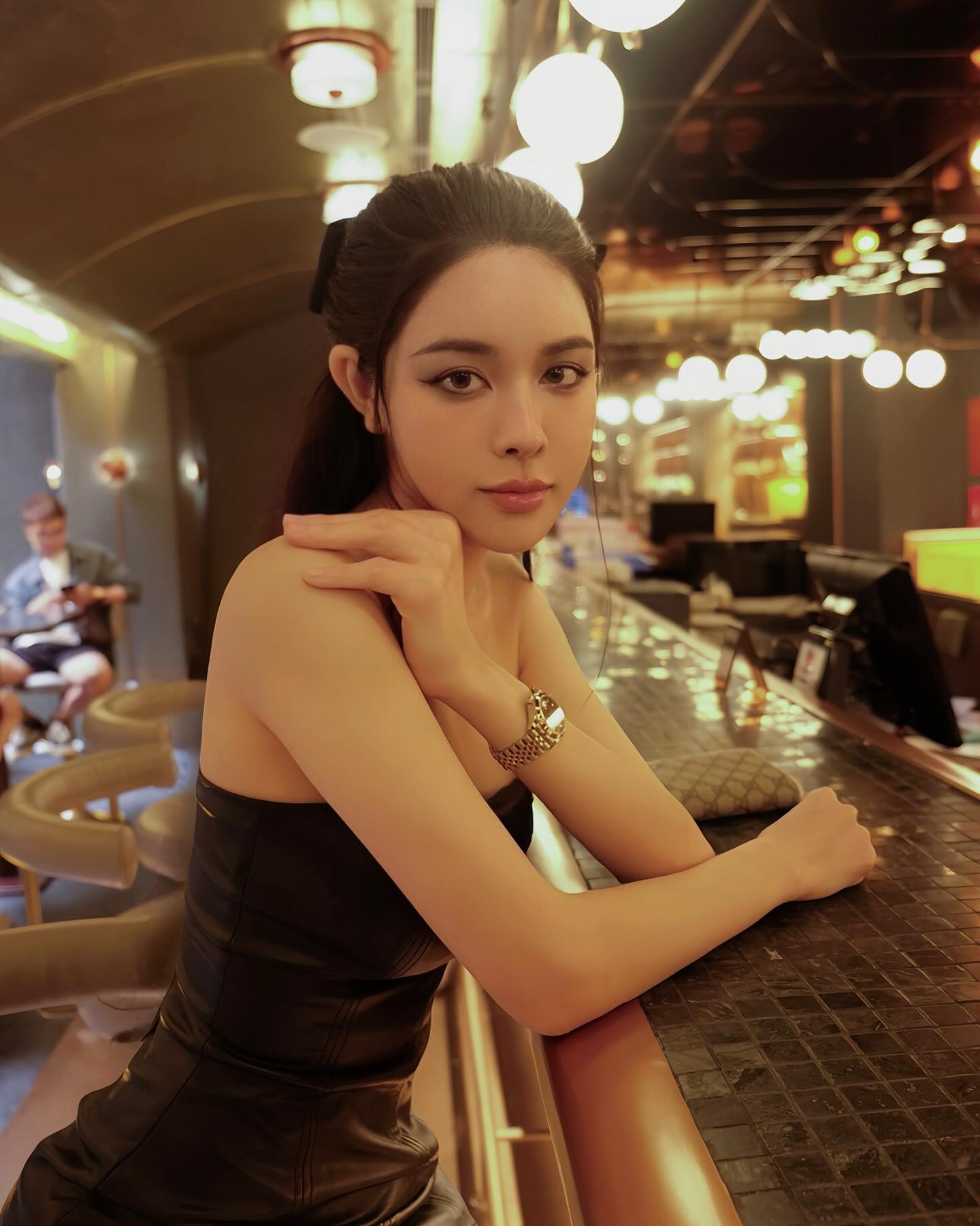 Song nhiều người cho rằng Trần Bích Hạnh vốn có nhiều nét đẹp sẵn, tuy nhiên do không quá ăn ảnh nên nếu vô tình lọt ống kính sẽ dễ bị 