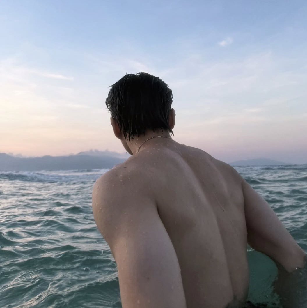   Lâu lắm rồi mới thấy HIEUTHUHAI khoe body cỡ này   