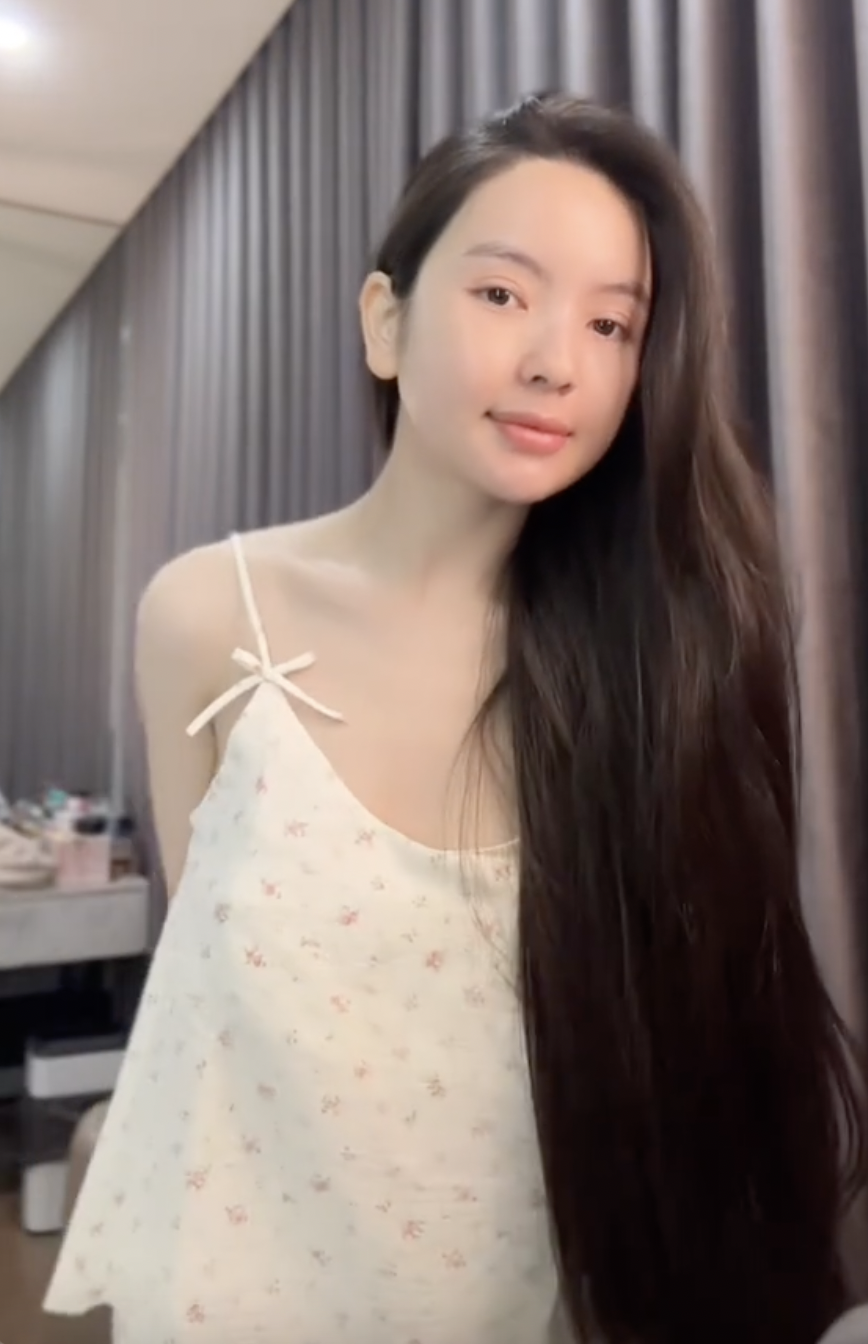 Chu Thanh Huyền cũng không ít lần khoe gương mặt không son phấn