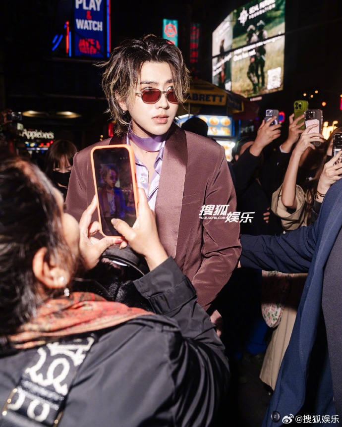 Nam ca sĩ là nghệ sĩ Cbiz duy nhất được mời đến Met Gala 2026. Ảnh: Weibo.