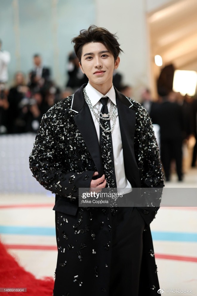 Thái Từ Khôn trên thảm đỏ Met Gala năm 2023. Ảnh: Getty Images. 