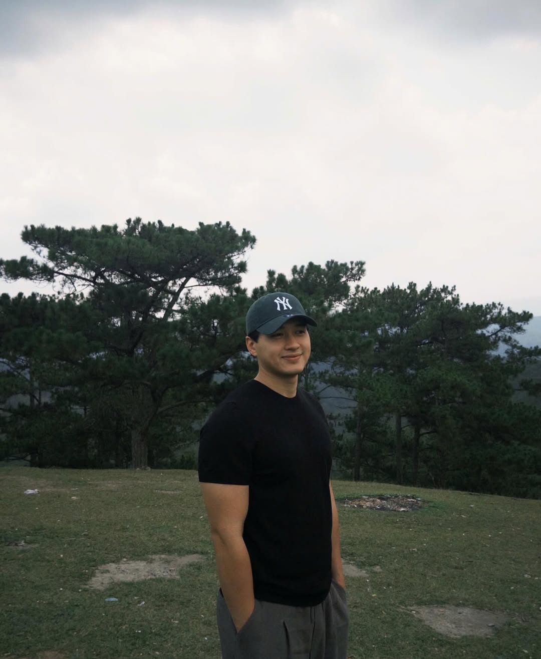 Đáng ngờ hơn là trước đó, Ma Ran Đô cũng có bức ảnh mang vibe tương tự đàn chị