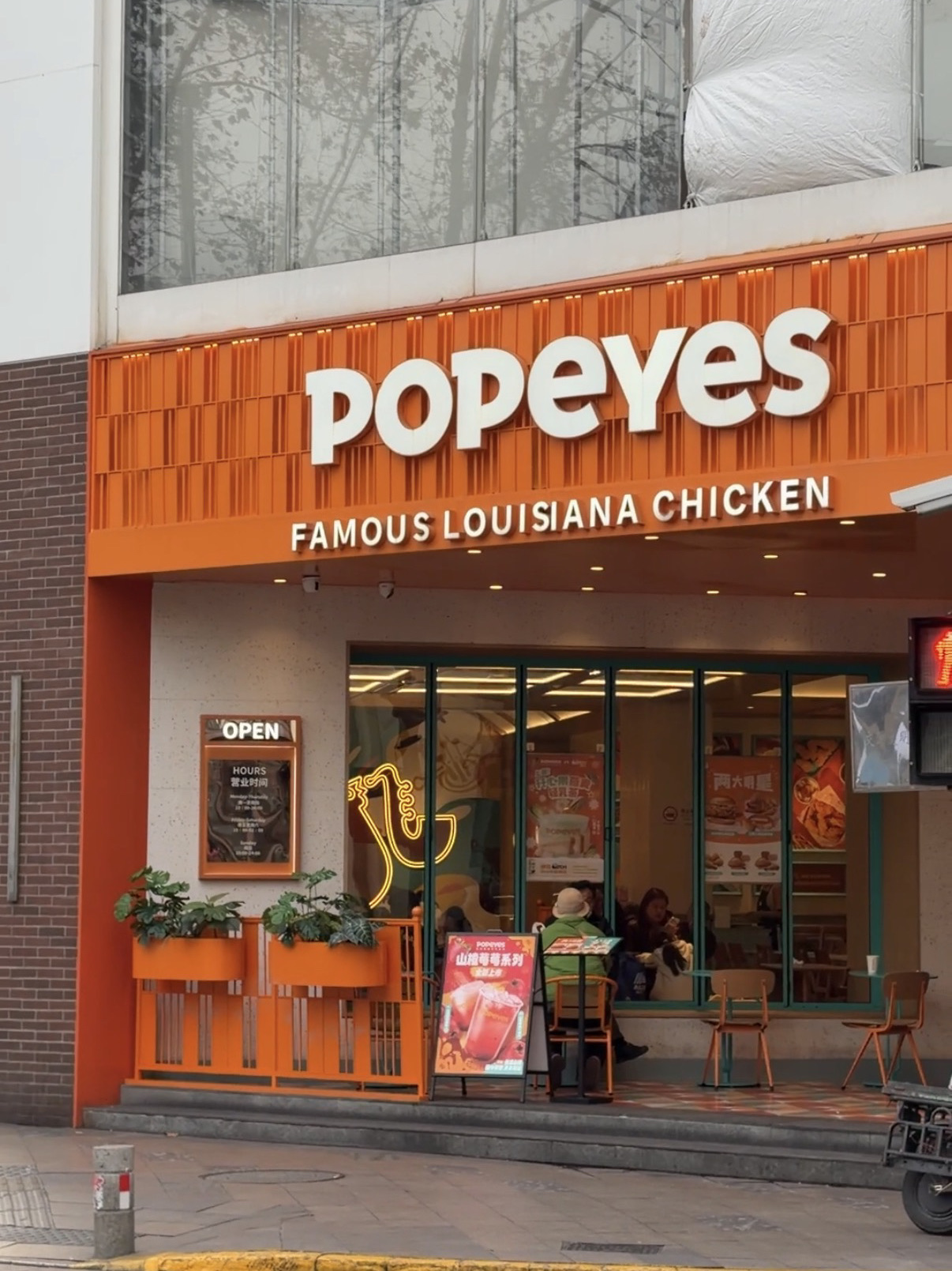 Hàng triệu người Việt vẫn tự tin đọc sai tên hãng gà rán Popeyes: Cách đọc chuẩn khác xa tưởng tượng!