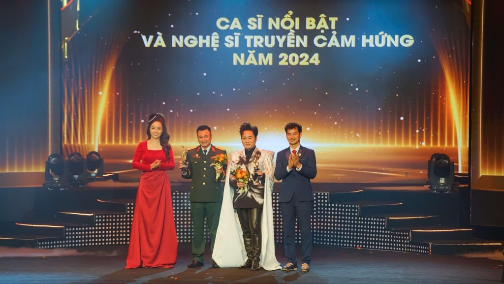 Năm 2024, Tùng Dương được Bộ Văn hóa, Thể thao và Du lịch vinh danh là Ca sĩ nổi bật và Nghệ sĩ truyền cảm hứng của năm