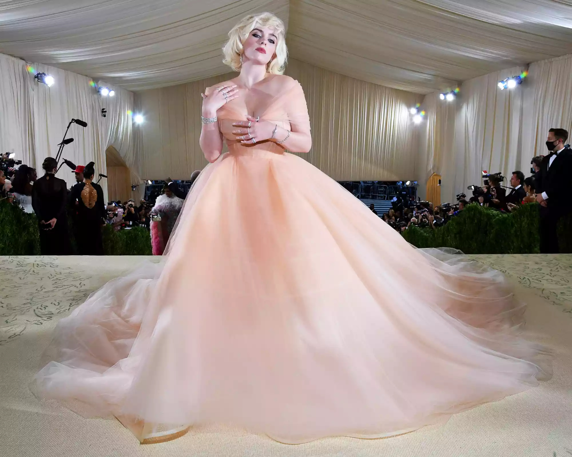 Billie Eilish không hẳn ghét sự kiện. Ảnh: People