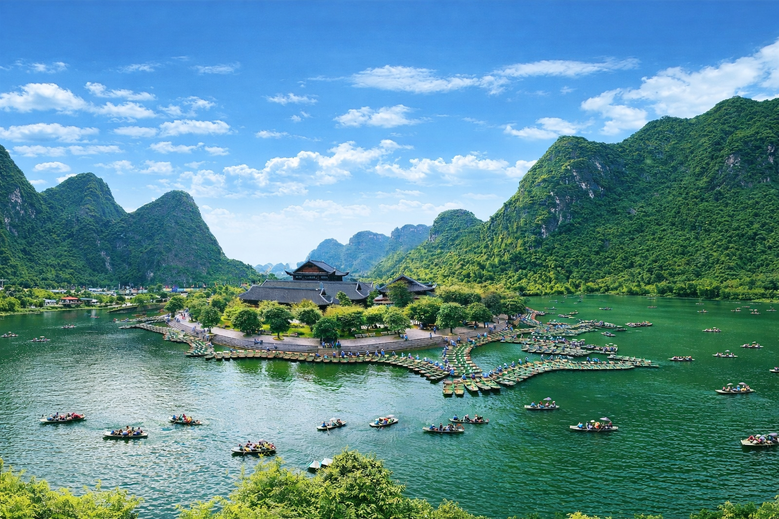   Di sản, thiên nhiên và lễ hội là ba xu hướng định hình du lịch Việt Nam dịp nghỉ lễ nối tiếp trong tháng 4 này.  