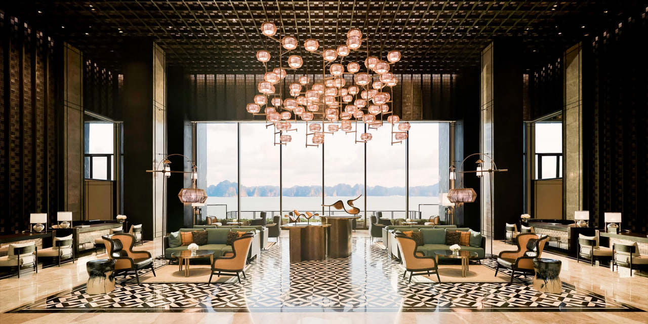   Với khung cảnh di sản thiên nhiên thế giới kỳ vĩ, InterContinental Halong Bay Resort xứng đáng là một trong những khách sạn có tầm nhìn đẹp nhất vịnh Bắc bộ.  