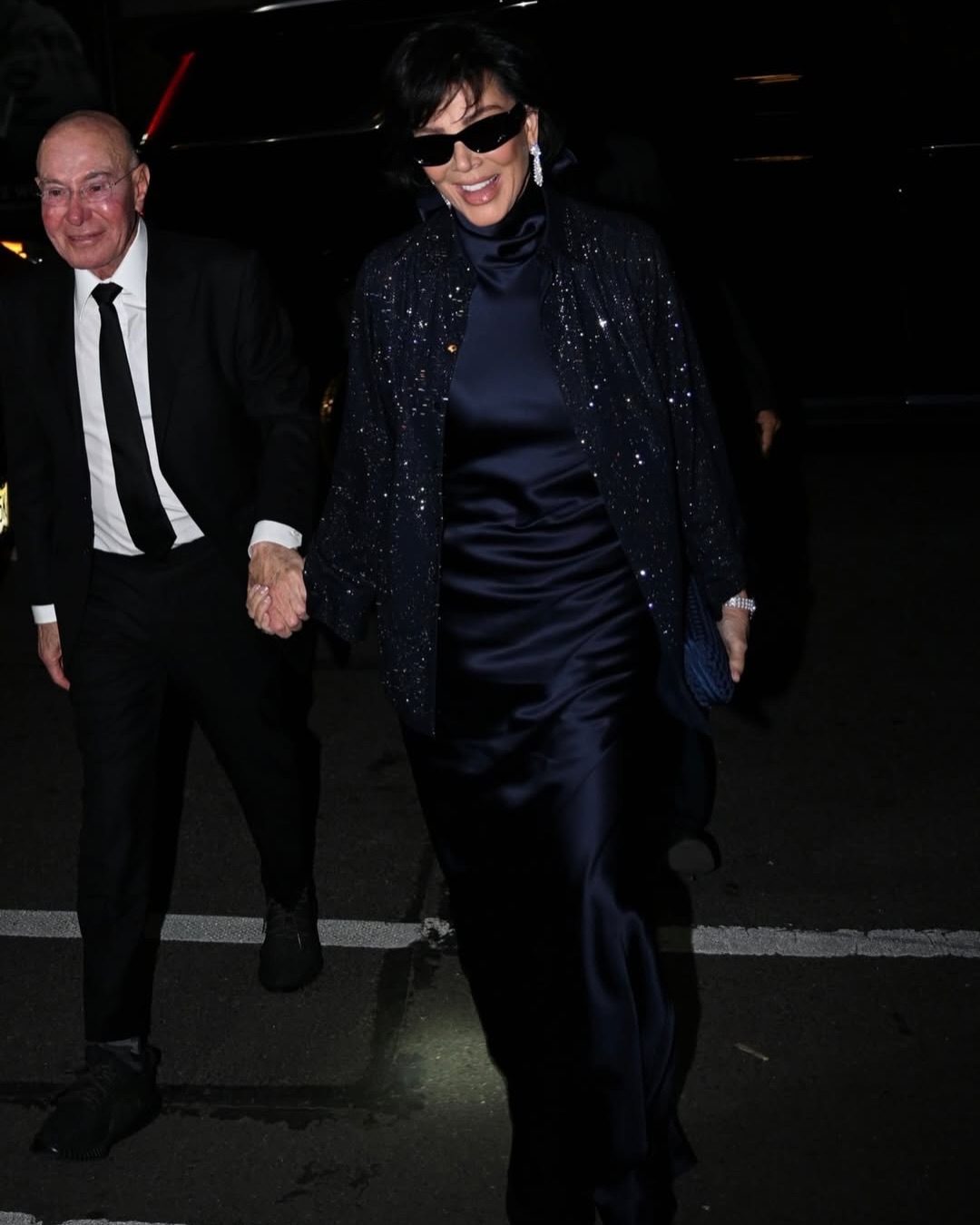 ... và mẹ Kris Jenner là khách mời tại bữa tiệc trước thềm Met Gala do vợ chồng tỷ phú Jeff Bezos và Lauren Sánchez tổ chức. Họ là bạn thân của Lauren Sánchez. Ảnh: Digital Fashion Week. 
