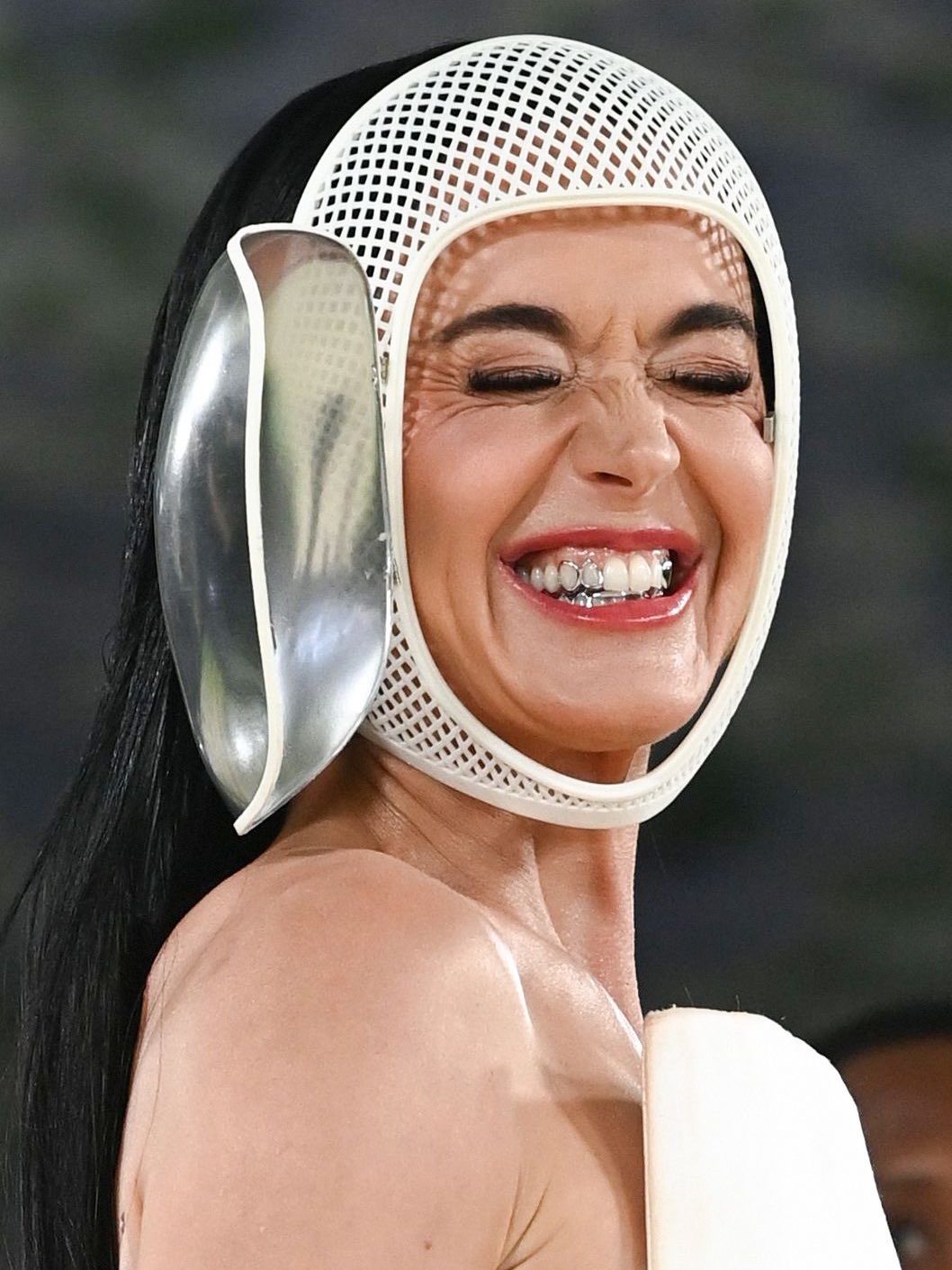 Làm lố đỉnh cao nhất Met Gala 2026: Cardi B mặc dị khó đỡ, Katy Perry biến thành AI vẫn lép vế trước 1 sao nữ hóa tượng như thật