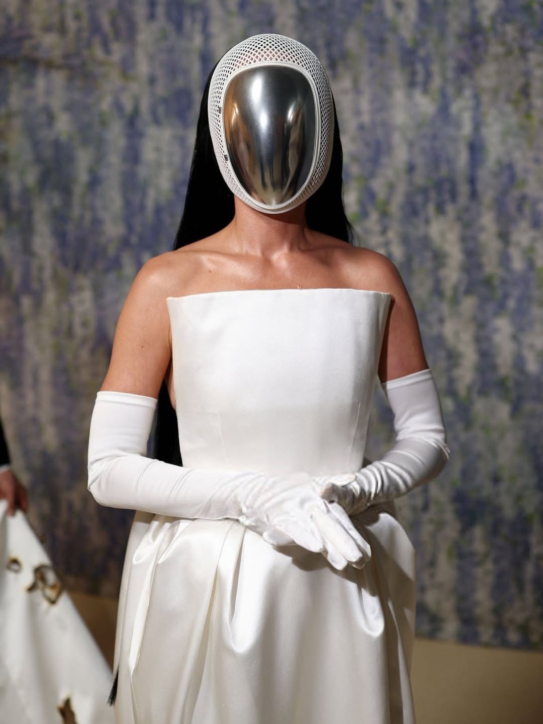 Làm lố đỉnh cao nhất Met Gala 2026: Cardi B mặc dị khó đỡ, Katy Perry biến thành AI vẫn lép vế trước 1 sao nữ hóa tượng như thật
