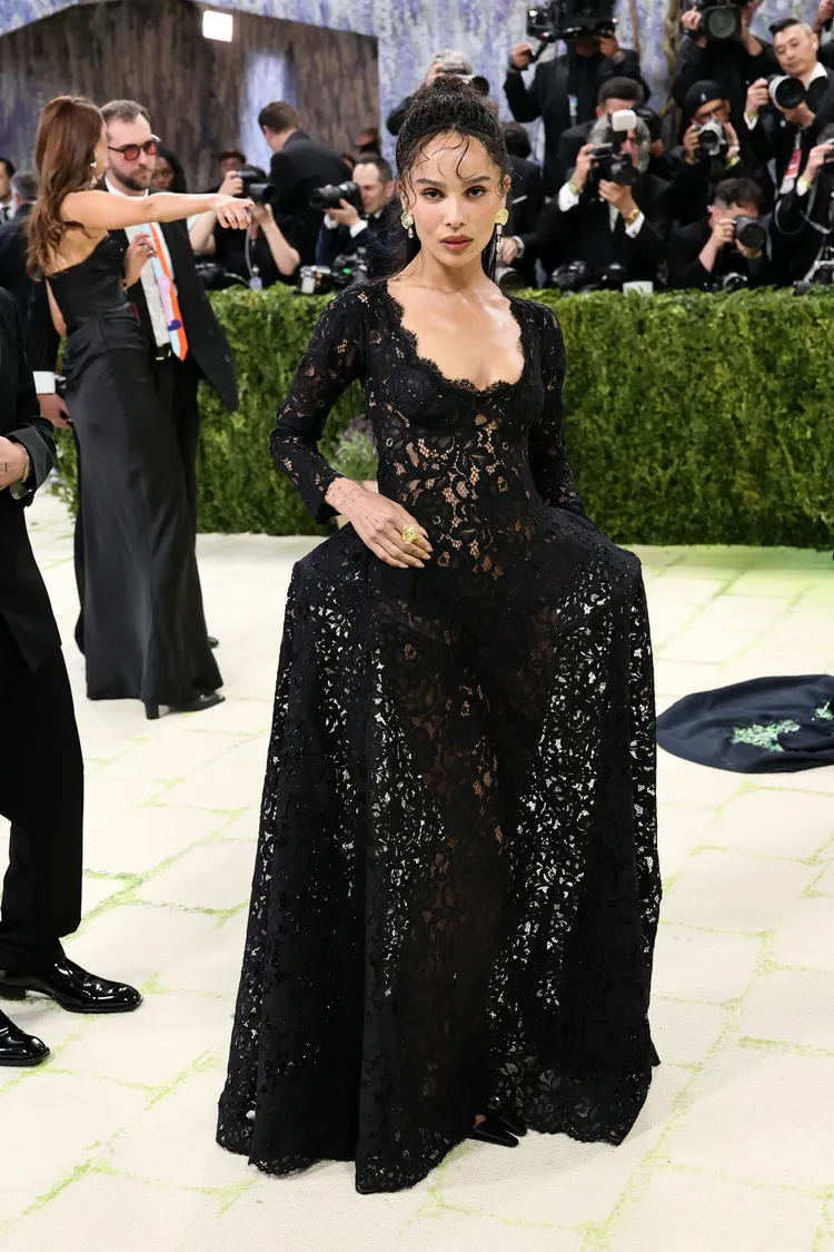 Zoë Kravitz cũng là một đại diện của Saint Laurent.