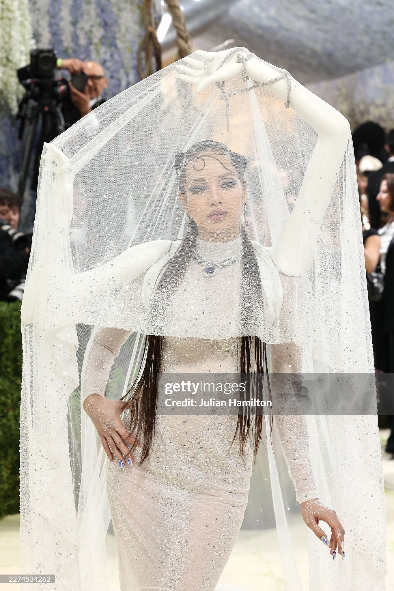 Vẻ đẹp ấn tượng của Lisa càng thêm củng cố vị trí trong hội đồng host Met Gala của cô