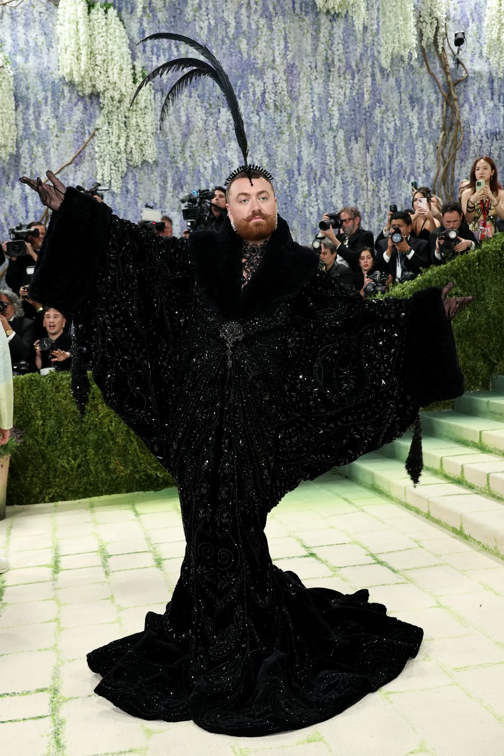 Sam Smith diện Christian Cowan tại Met Gala 2026.