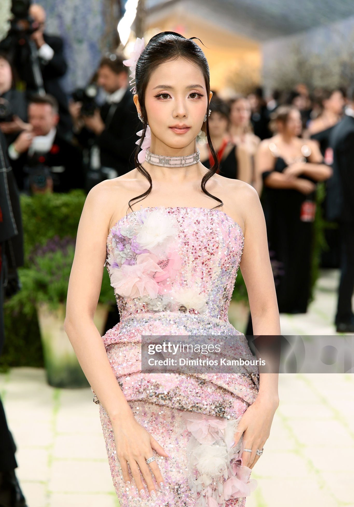 Như nhiều lần xuất hiện, trang phục của cô được bàn tán, nhận xét. Ảnh: Getty Images