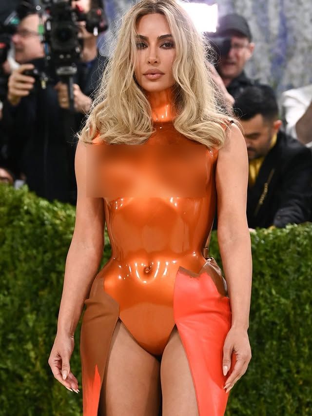Cận cảnh thần thái sắc lạnh của Kim Kardashian. Ảnh: Getty Images