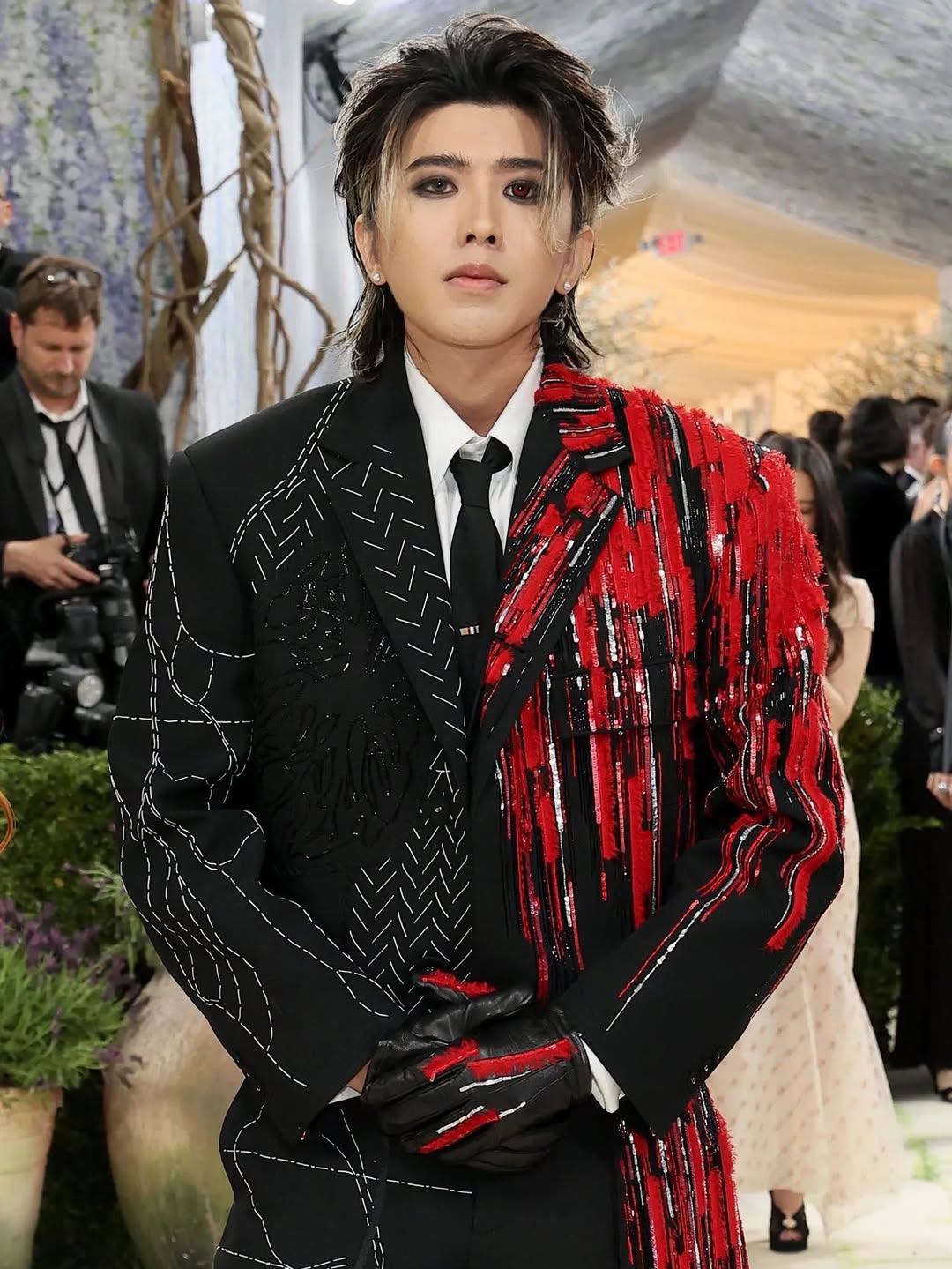Đâu ai ngờ ở Met Gala: Lisa (BLACKPINK) đụng mặt 