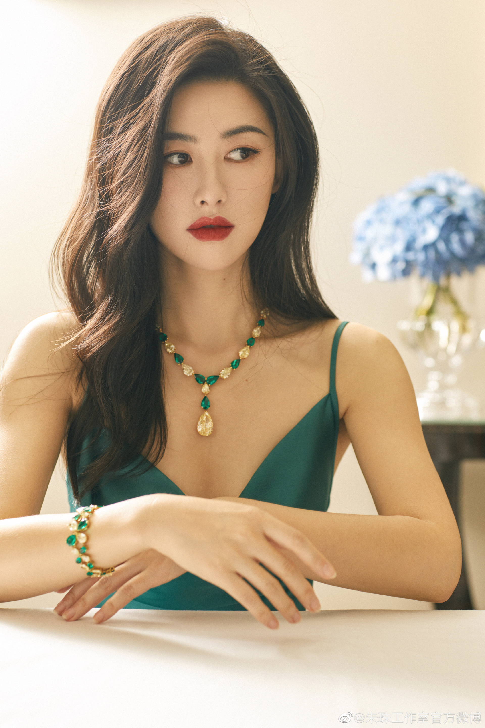 Nếu so về khí chất và thần thái sang trọng, nữ diễn viên không có đối thủ ở Cbiz. Ảnh: Weibo. 