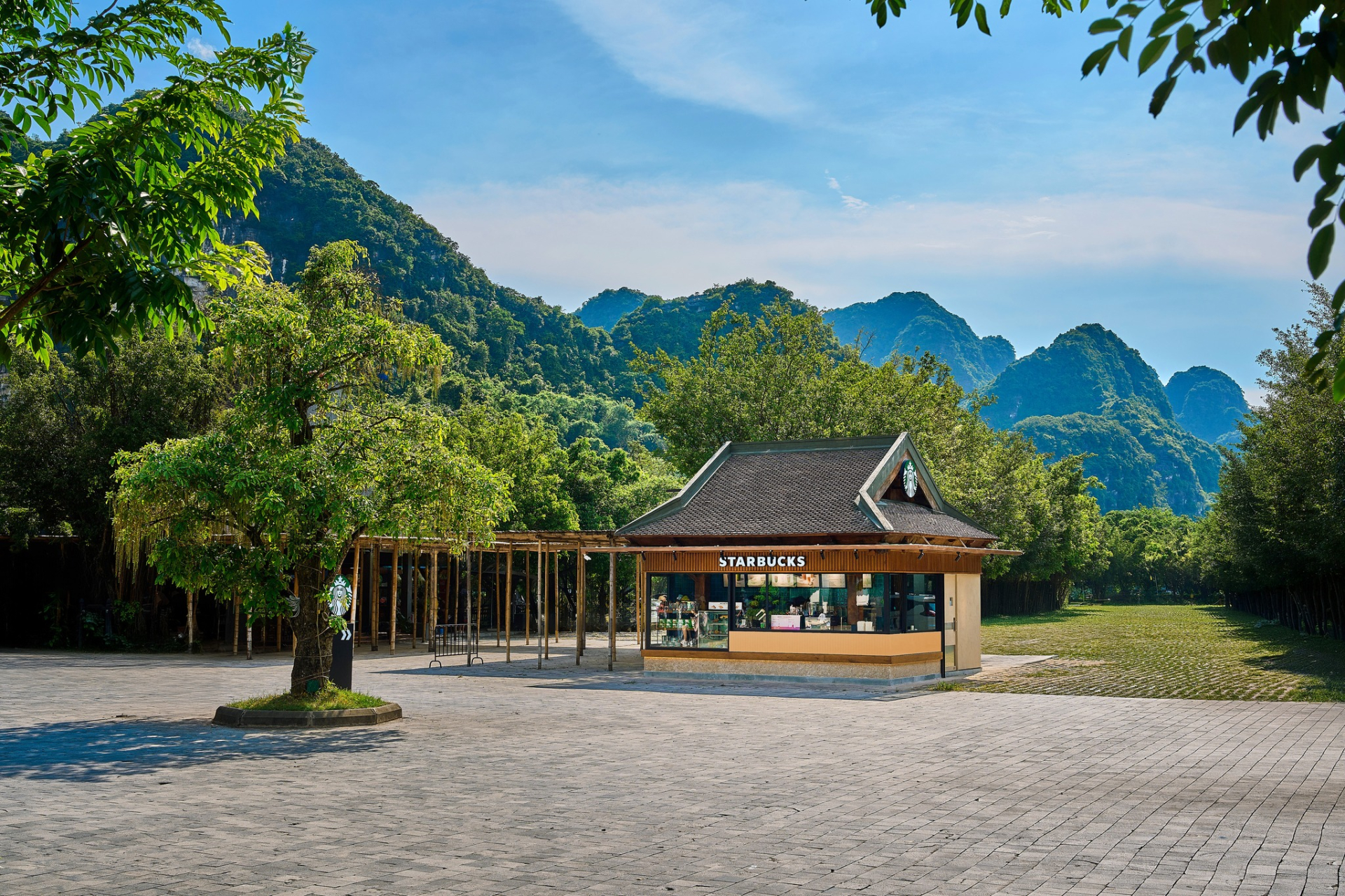 Lượng khách quá đông, Starbucks vội vã tung cơ sở thứ hai to gấp bội ngay Tràng An, Ninh Bình