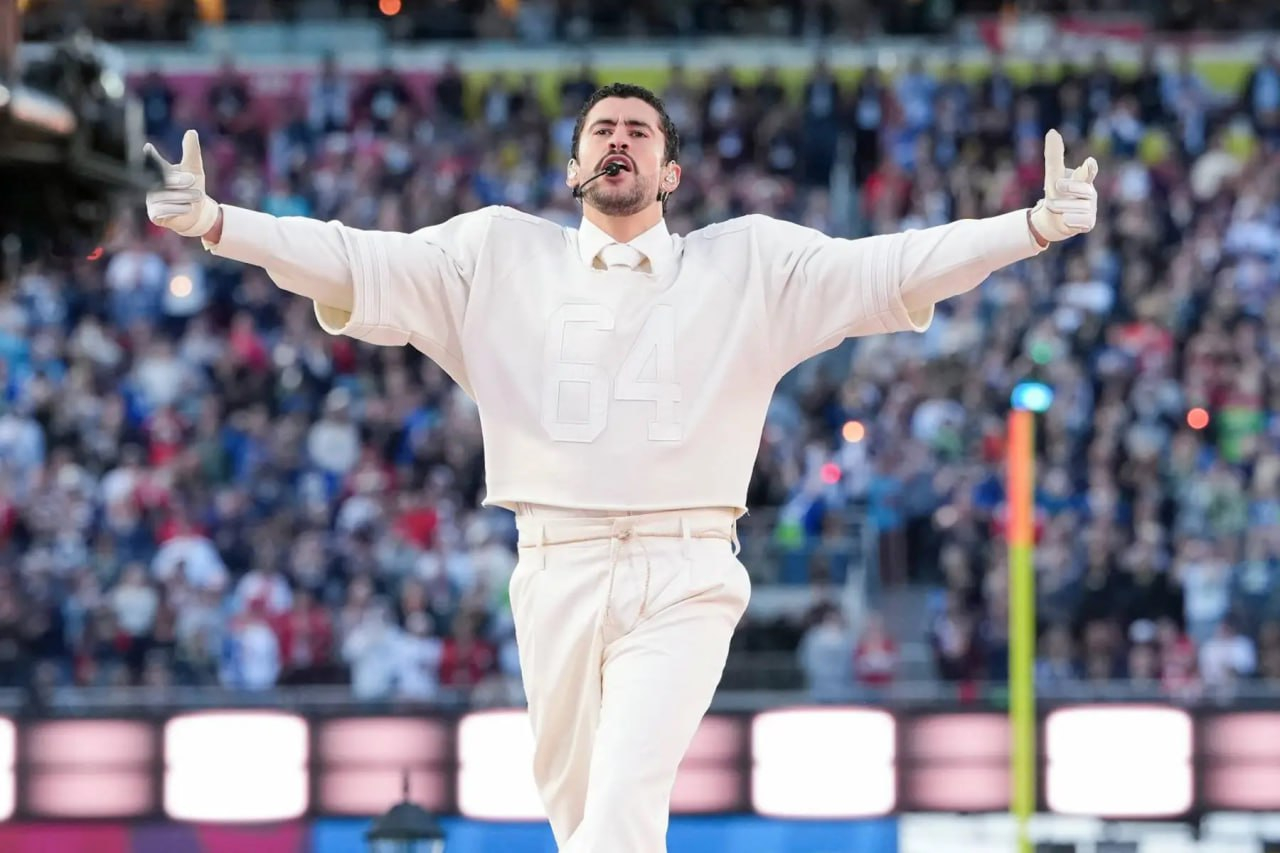Bad Bunny tỏa sáng trên sân khấu Super Bowl. Ảnh: Instagram