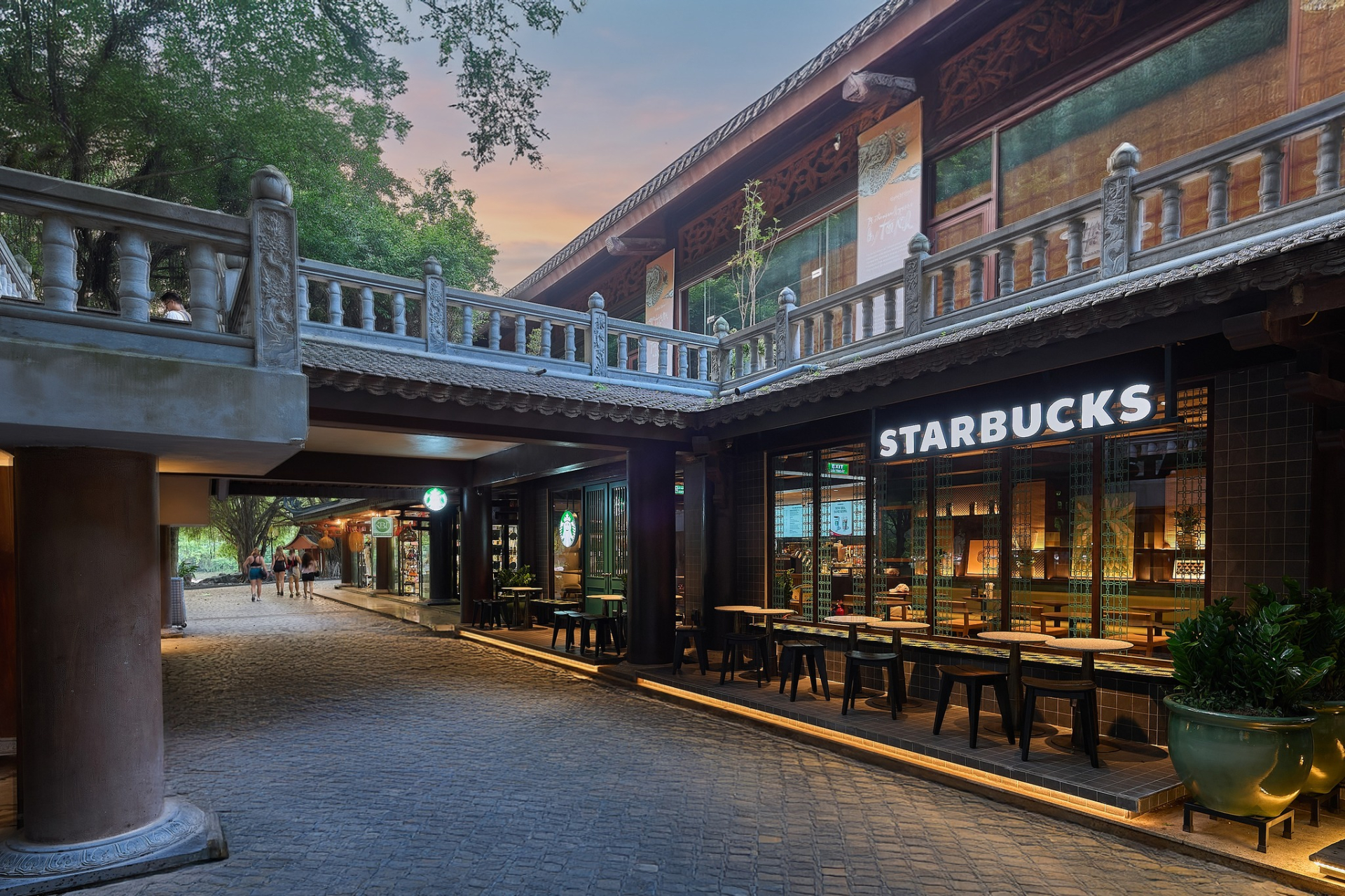 Lượng khách quá đông, Starbucks vội vã tung cơ sở thứ hai to gấp bội ngay Tràng An, Ninh Bình