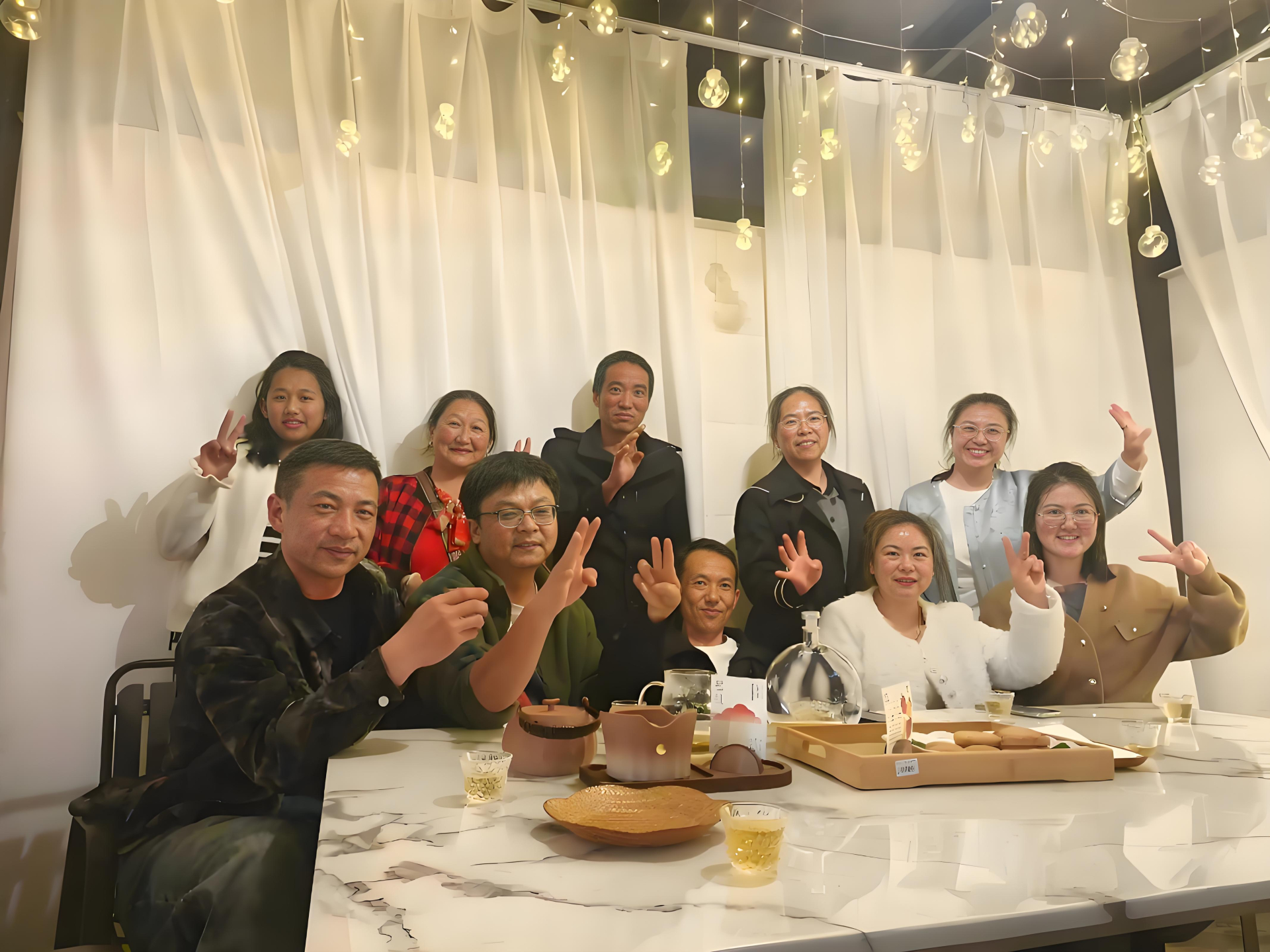 Sự thực dụng và những toan tính chi ly về tiền bạc đã đẩy tình bạn năm xưa đến chỗ rạn nứt không thể cứu vãn (Ảnh minh họa)