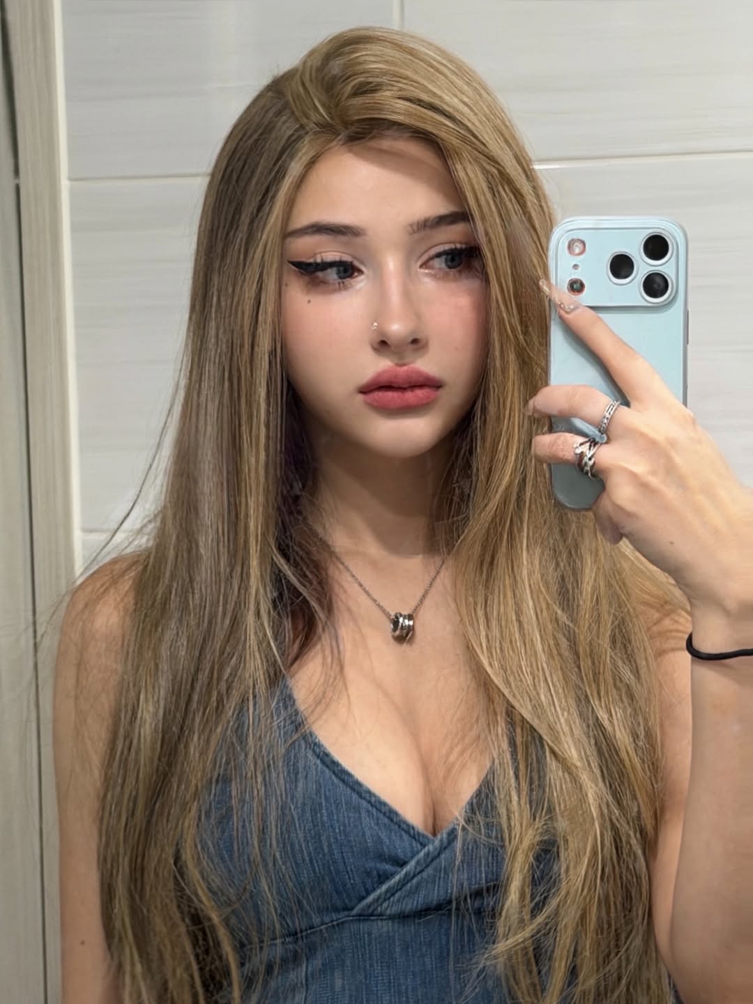 Cô gái đang viral -  Adrianna Ku.