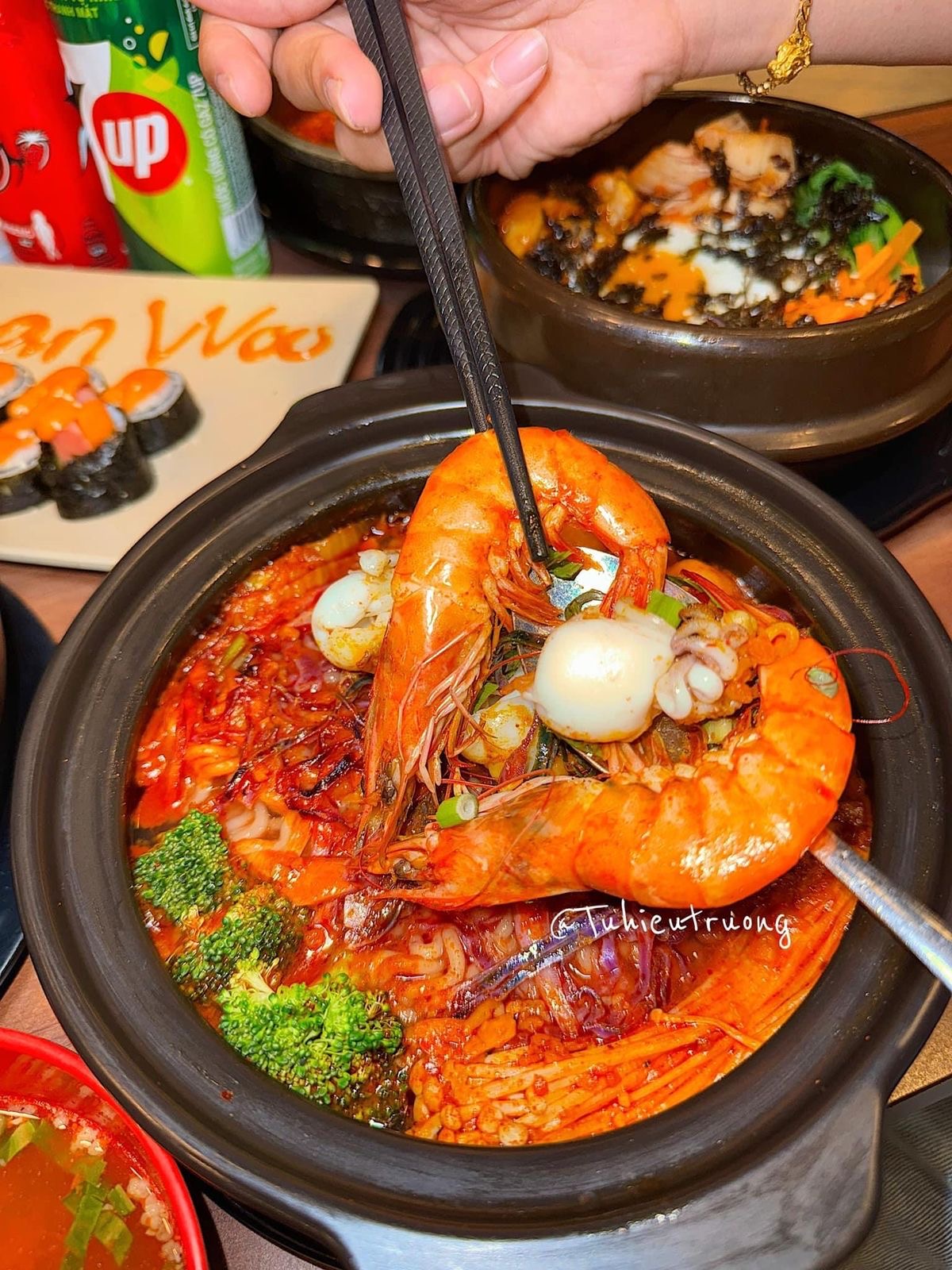 Phát hiện lý do mì cay vẫn sống khỏe giữa vô số trào lưu ẩm thực sớm nở tối tàn