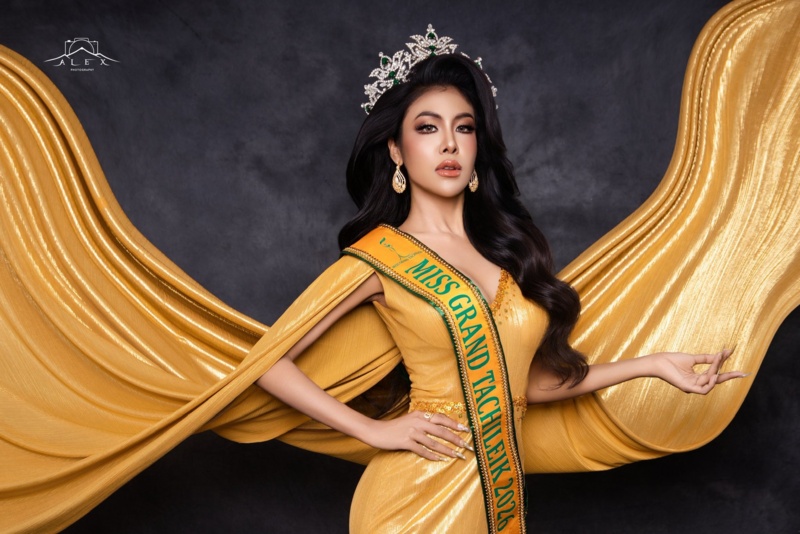Bộ Nội vụ và Bộ Tôn giáo - Văn hóa Myanmar thông báo sẽ triệu tập, điều tra Ei Mon Lwin và BTC Miss Grand Myanmar. Theo truyền thông Myanmar, Ei Mon Lwin đối mặt với mức án 2 năm tù giam nếu bị truy tố. Ảnh: AmarinTV.