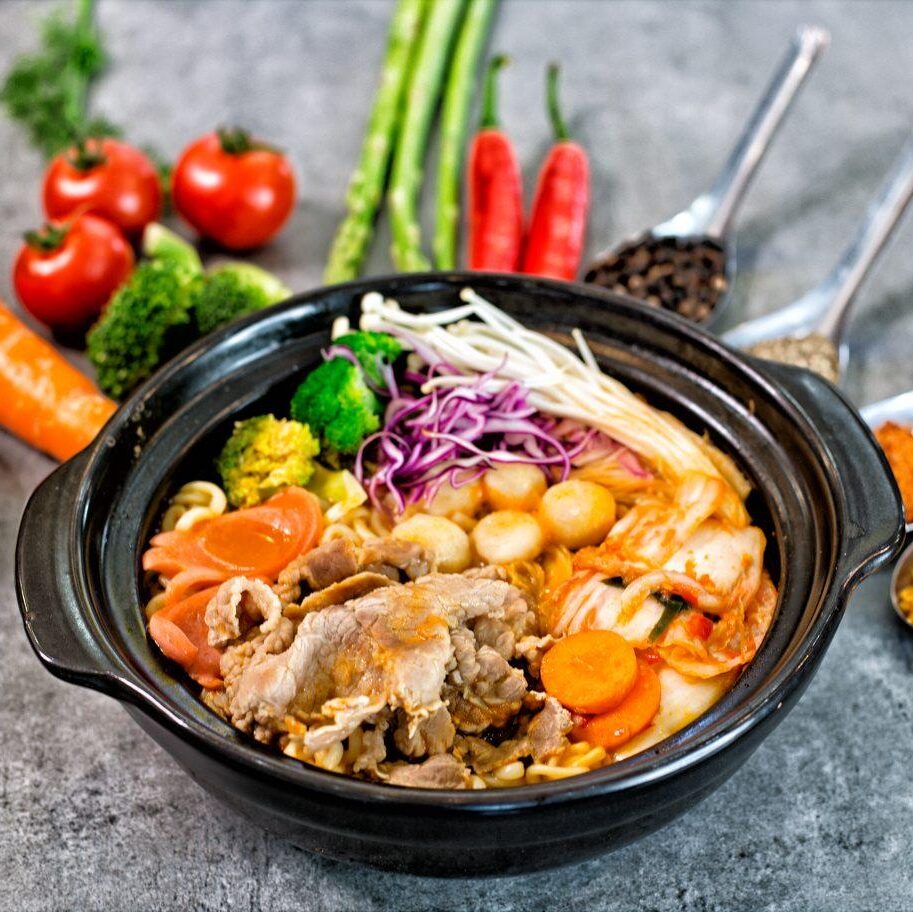 Phát hiện lý do mì cay vẫn sống khỏe giữa vô số trào lưu ẩm thực sớm nở tối tàn
