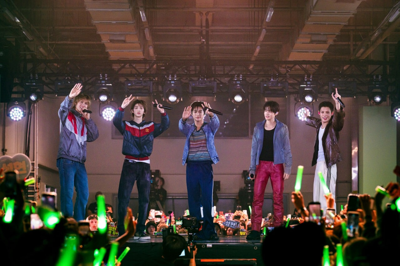Trong thị trường Kpop cạnh tranh khốc liệt, việc sở hữu fandom trung thành và chịu chi quan trọng không kém việc có một bản hit “quốc dân