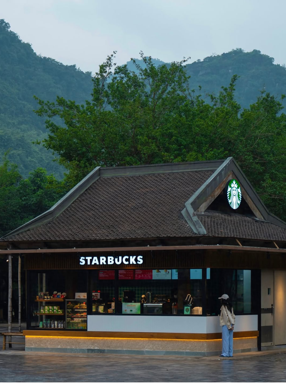 Lượng khách quá đông, Starbucks vội vã tung cơ sở thứ hai to gấp bội ngay Tràng An, Ninh Bình