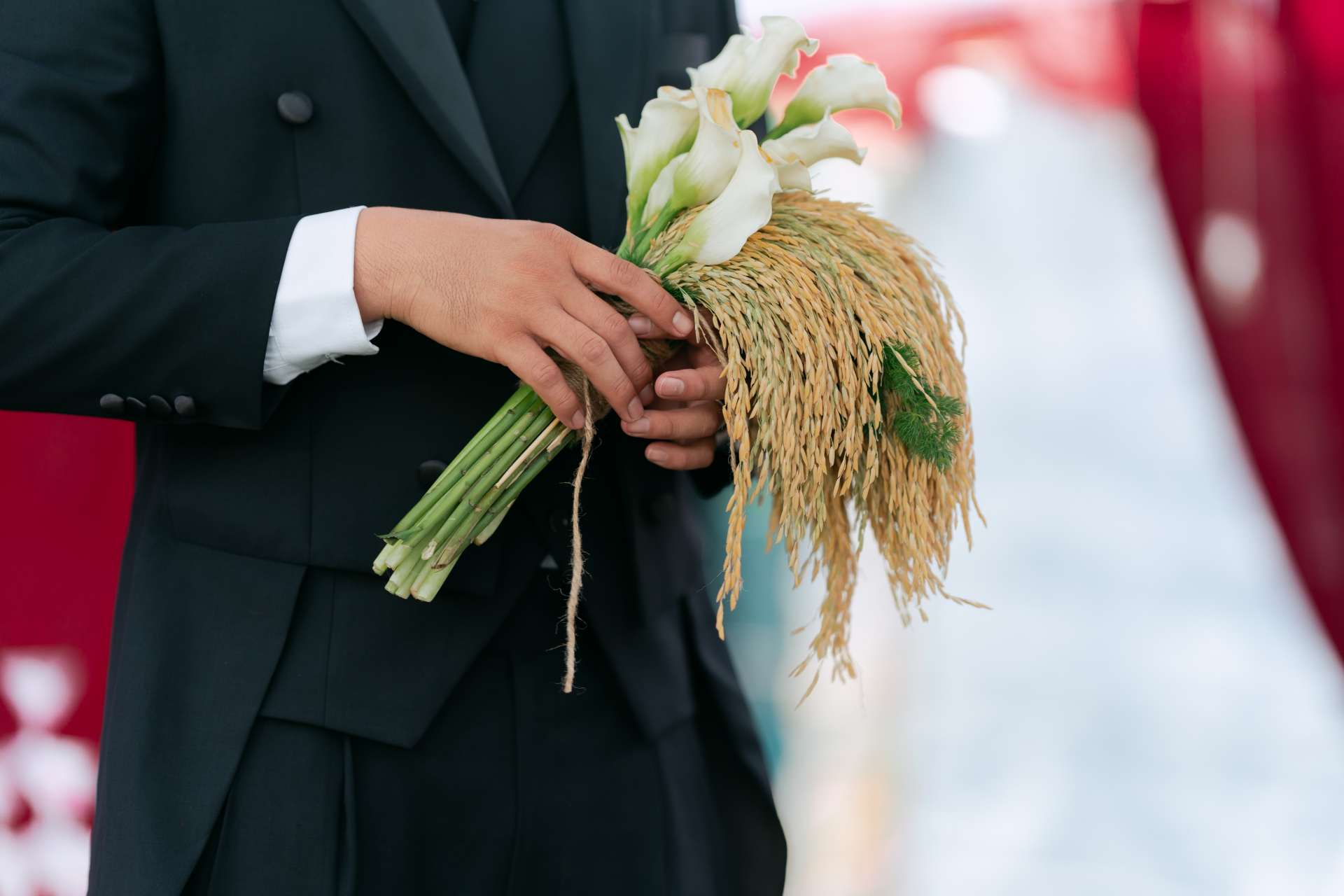 Cận cạnh bó hoa cưới. 