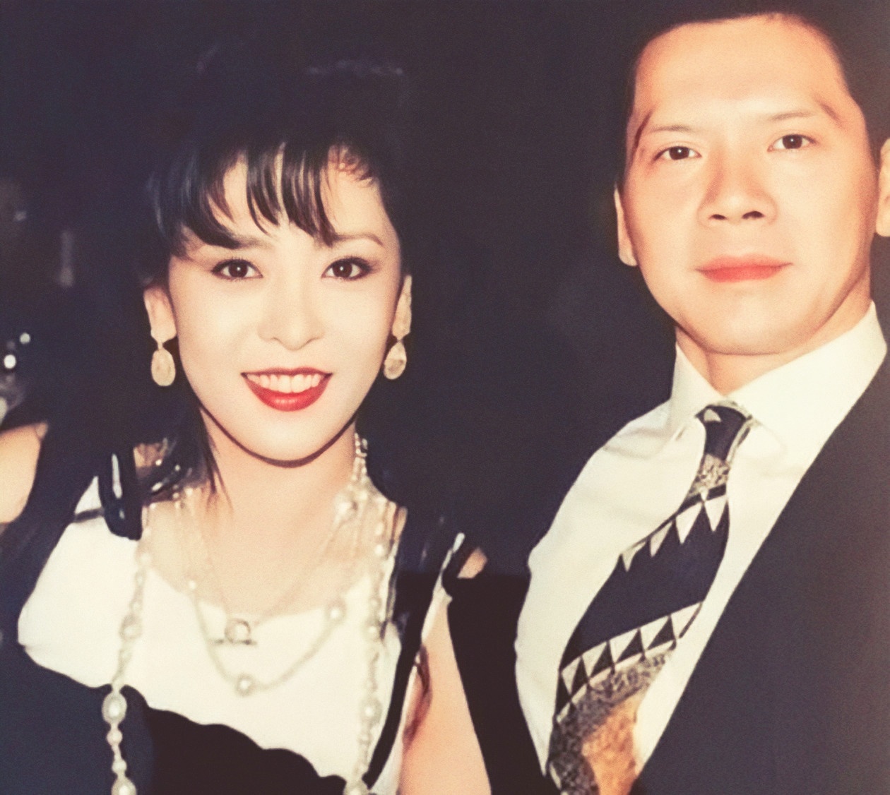 Trần Lam tăng tiền cấp dưỡng lên gấp 20 lần, quyết định nuôi vợ cũ của Hướng Hoa Cường cả đời. Ảnh: On. 