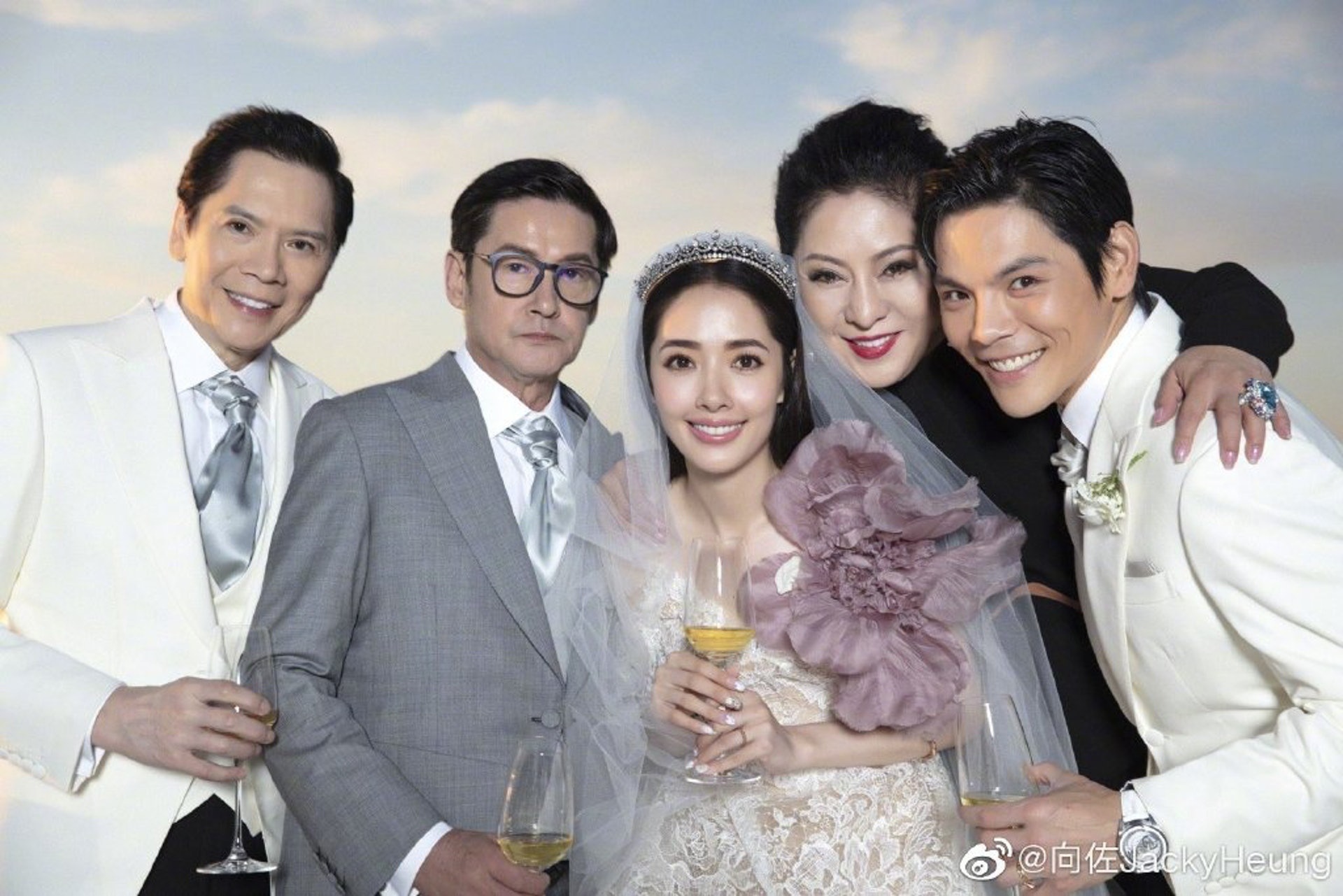 Bà Trần Lam luôn yêu mến, tin tưởng con dâu Quách Bích Đình. Ảnh: Sina.