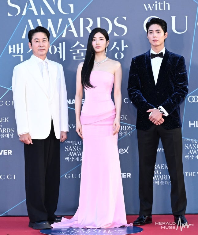 Đẹp bậc nhất Baeksang 2026 gọi tên Suzy: Nhìn bờ vai ngọc ngà là thấy sang chảnh, soi đến cam thường mới hiểu sao được Lee Min Ho yêu