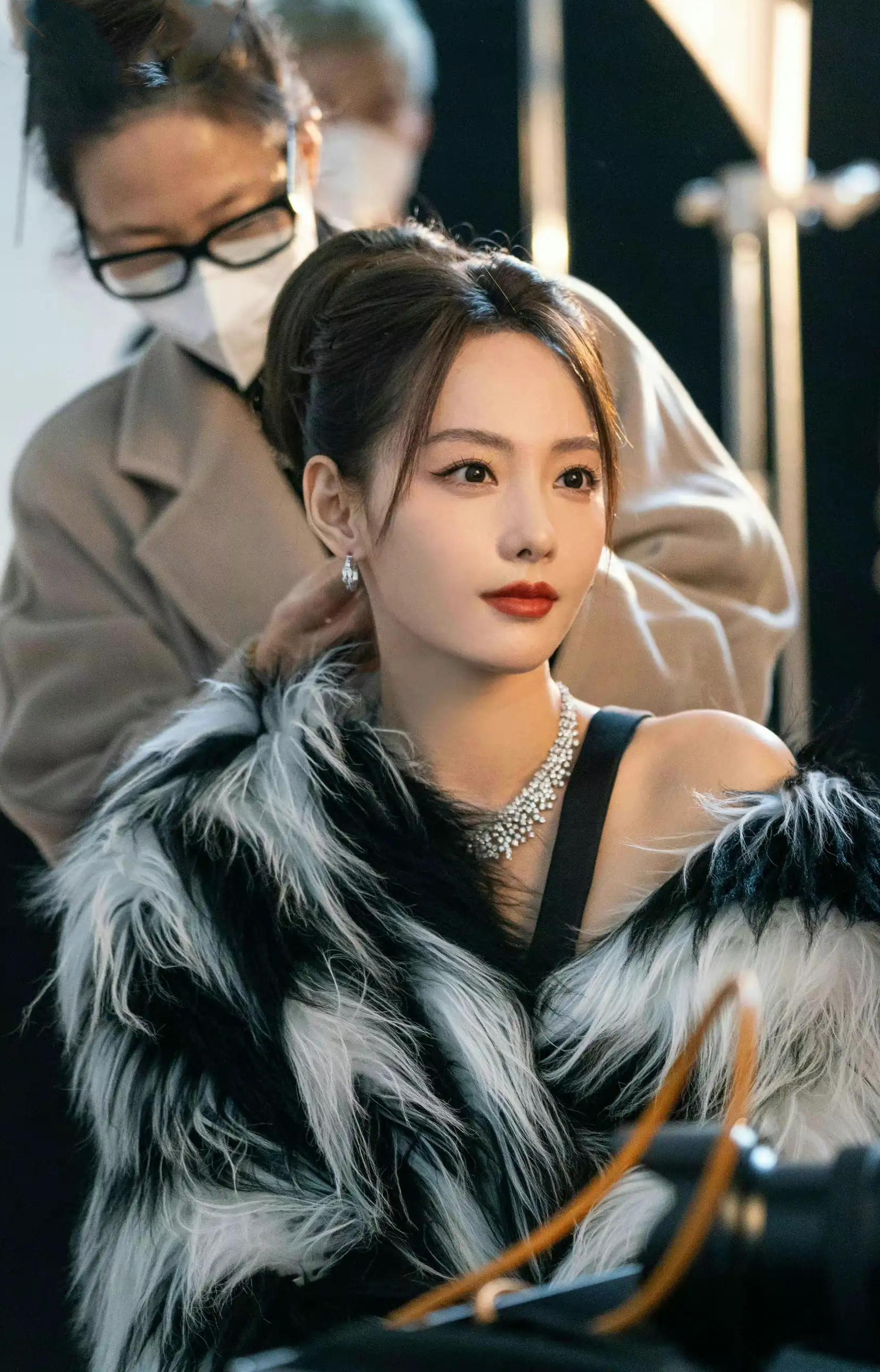 Lisa (BLACKPINK) kéo NingNing (aespa) vào làn sóng phẫn nộ chưa từng có, còn bị yêu cầu cấm sóng ngay lập tức?